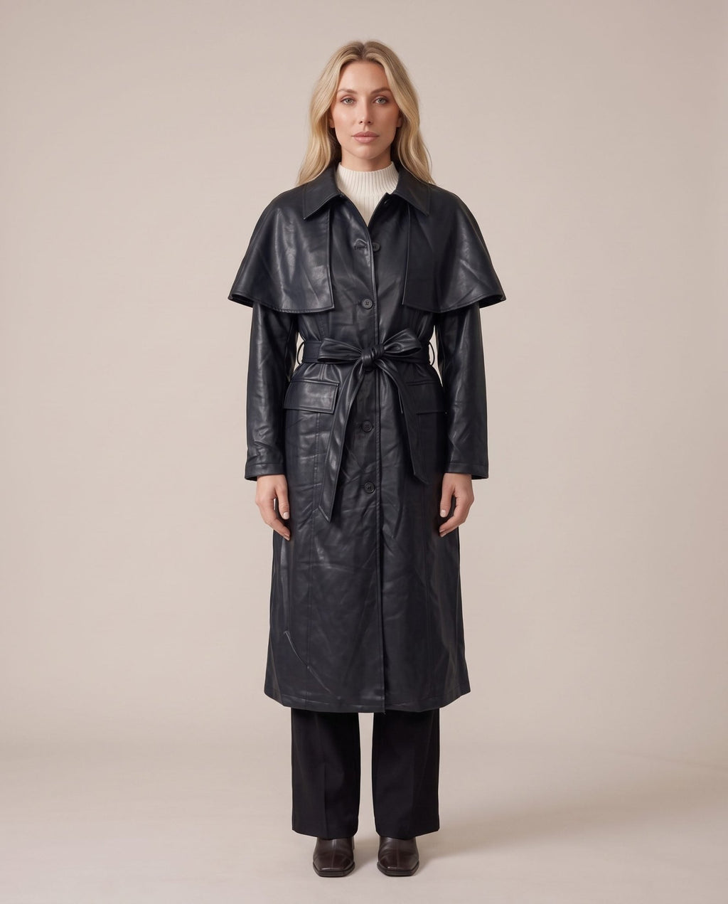 Trench lungo in ecopelle con mantellina VIENNA - Follie by Alice