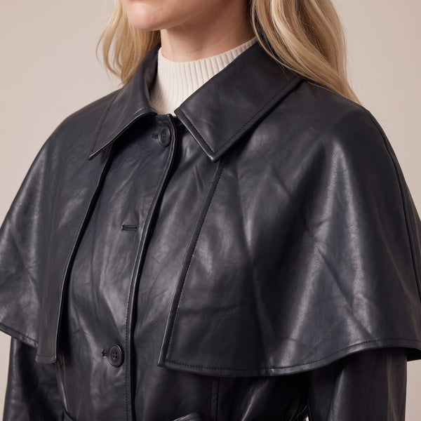 Trench lungo in ecopelle con mantellina VIENNA - Follie by Alice