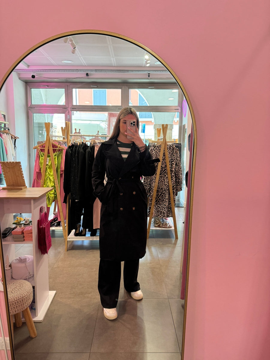 Trench nero con cintura