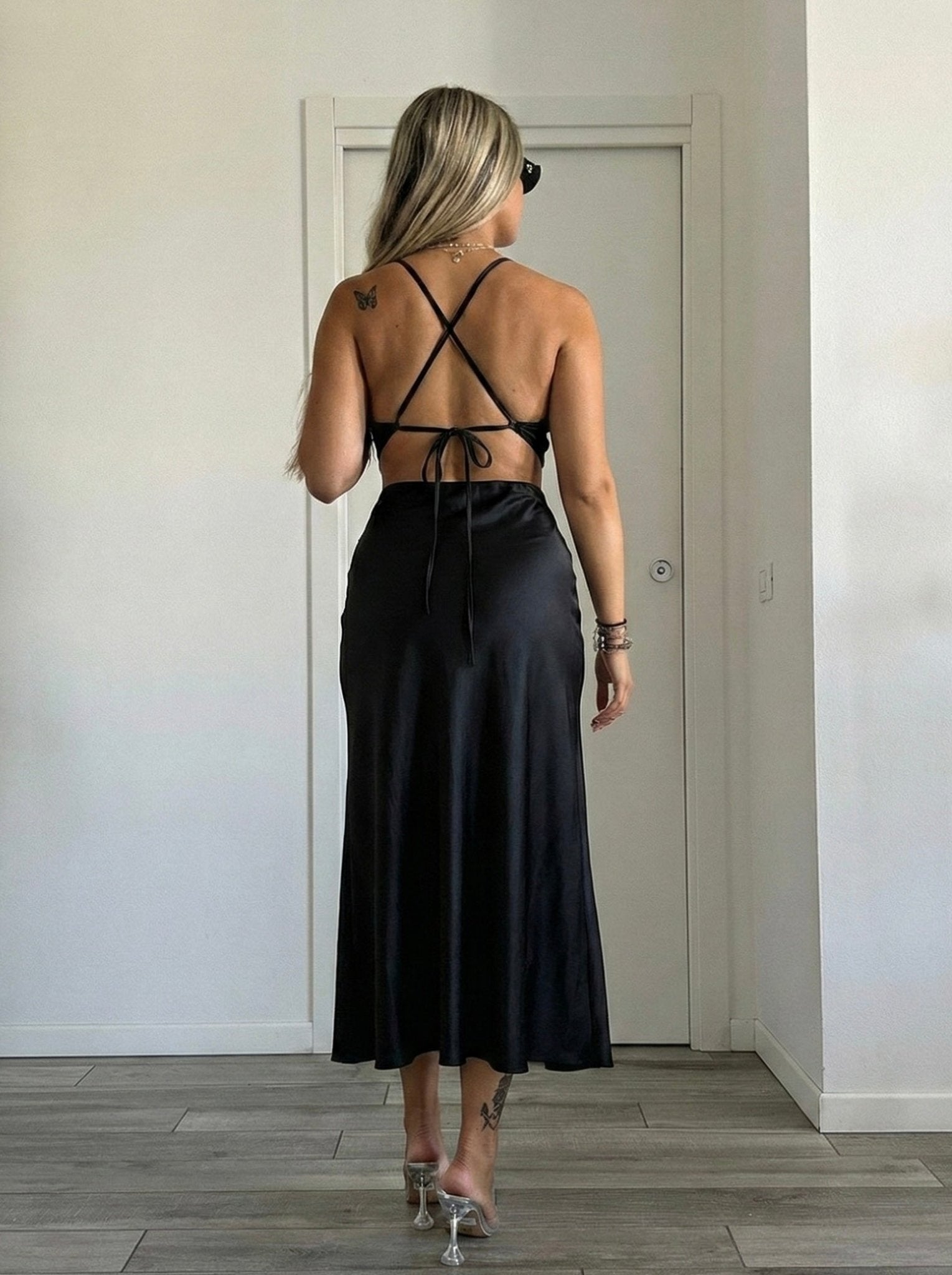Tubino lungo cut - out con morsetto SIREA - Follie by Alice Immagine secondaria del prodotto