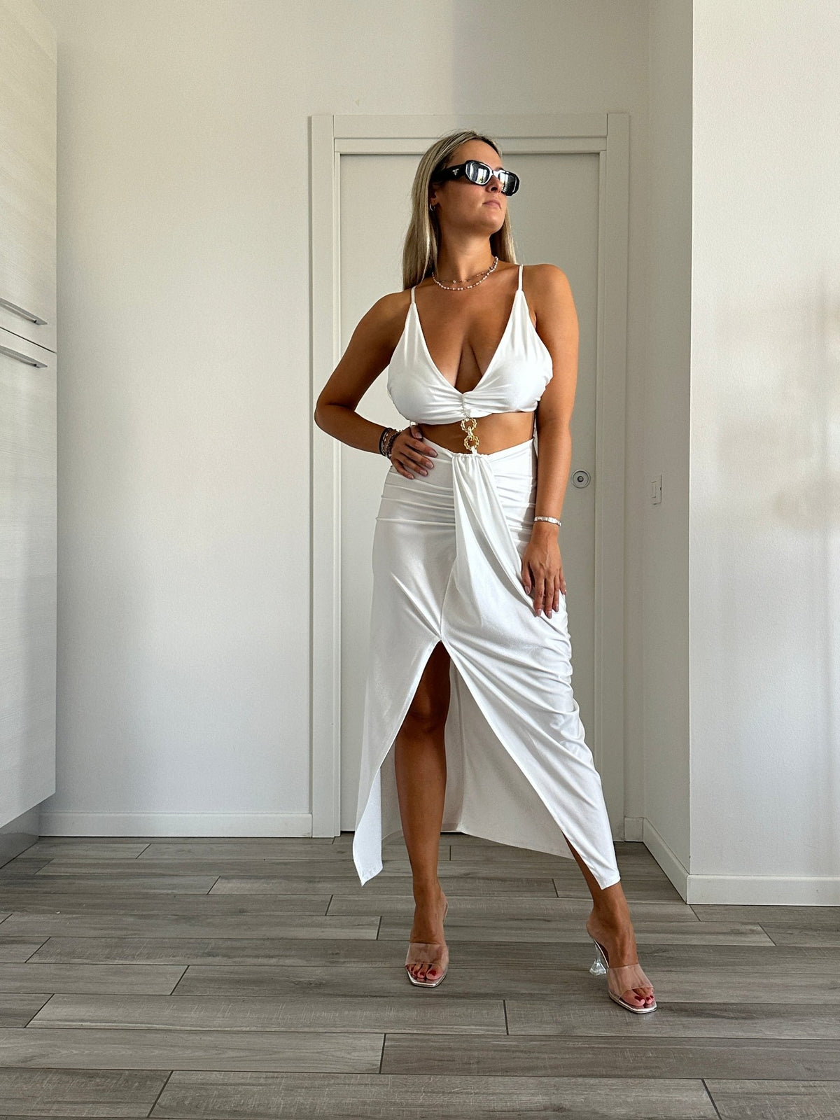 Tubino lungo cut - out con morsetto SIREA - Follie by Alice Immagine principale del prodotto