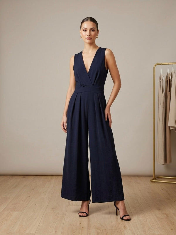 Tuta jumpsuit smanicata con scollo a V e cut - out sulla schiena - Follie by Alice