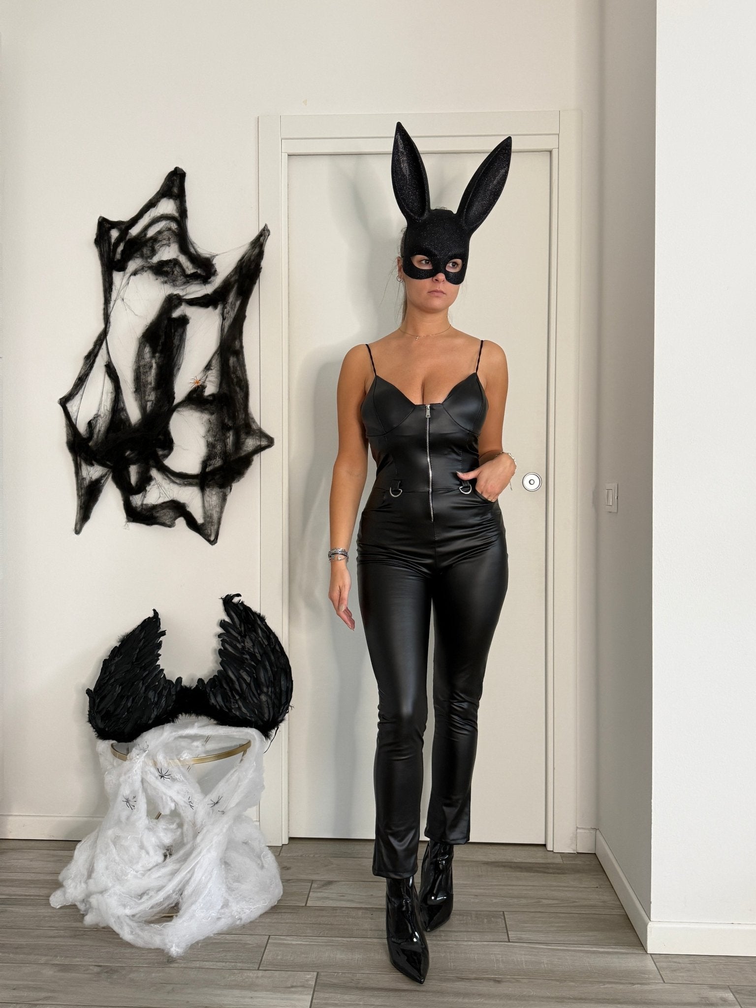 Tuta jumpsuit smanicata effetto pelle con zip frontale - Follie by Alice