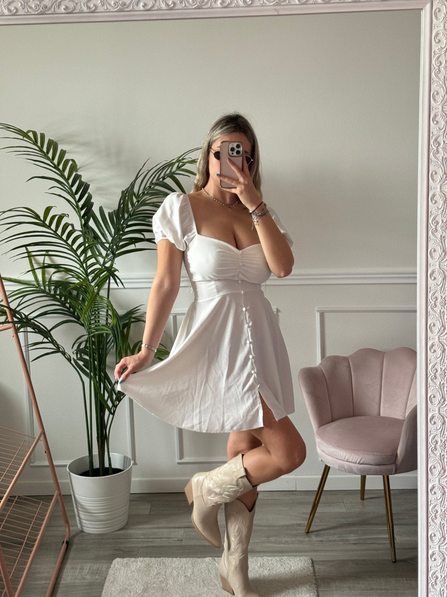 Vestitino con maniche corte a palloncino, bottoni e gonna a ruota