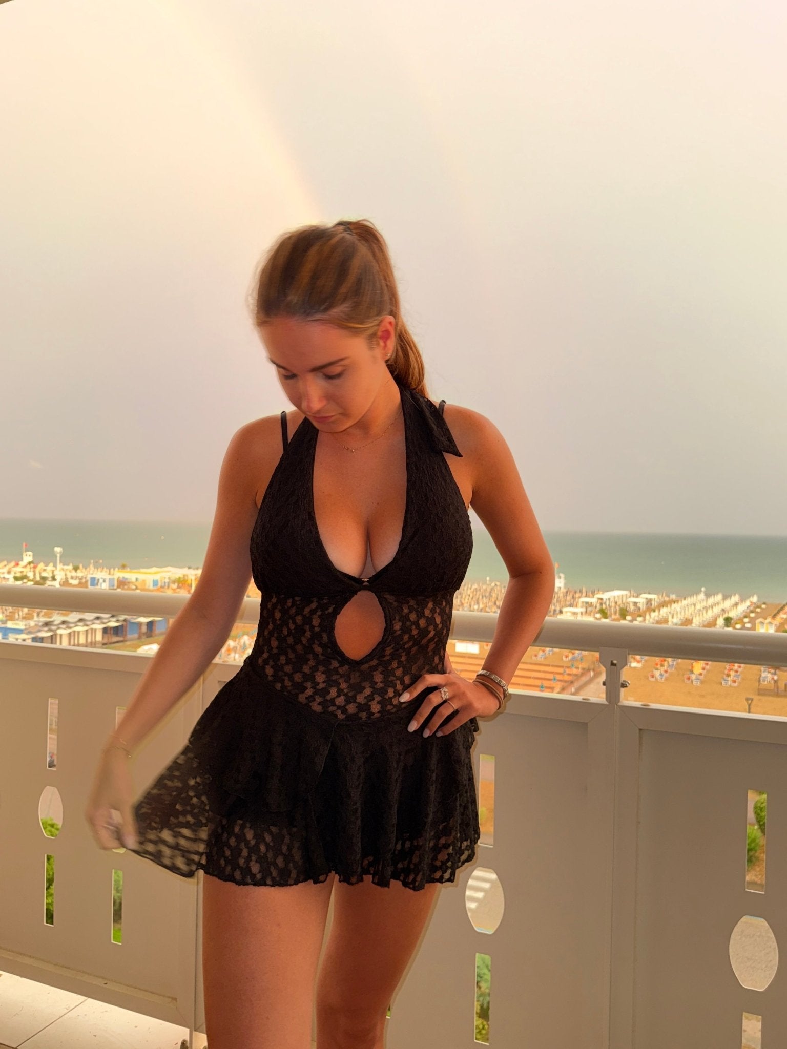Vestitino halter in pizzo con cut-out e balze NINFA - Follie by Alice