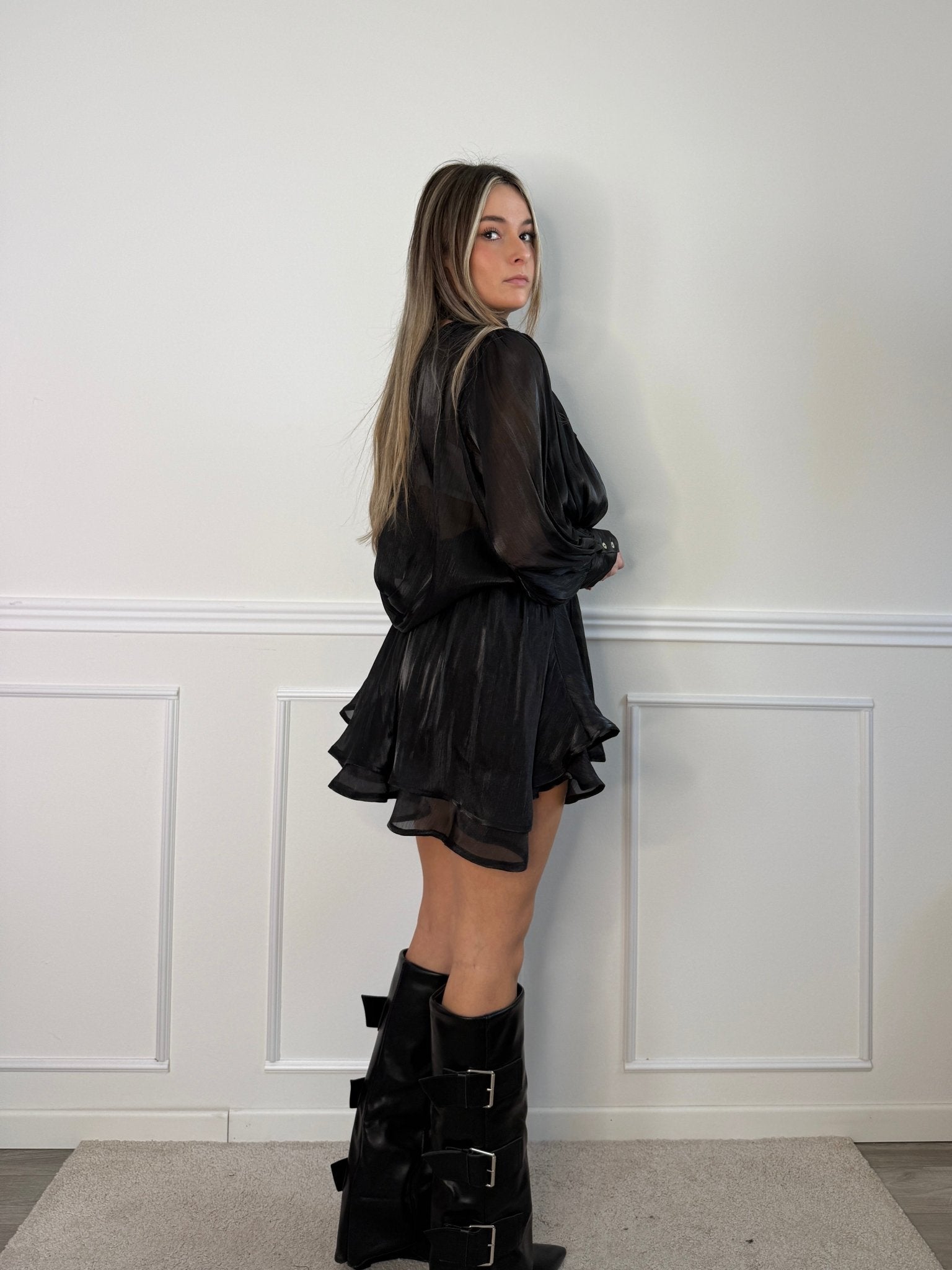 Vestitino metallizzato con fusciacca, maniche a palloncino e fascia choker - Follie by Alice