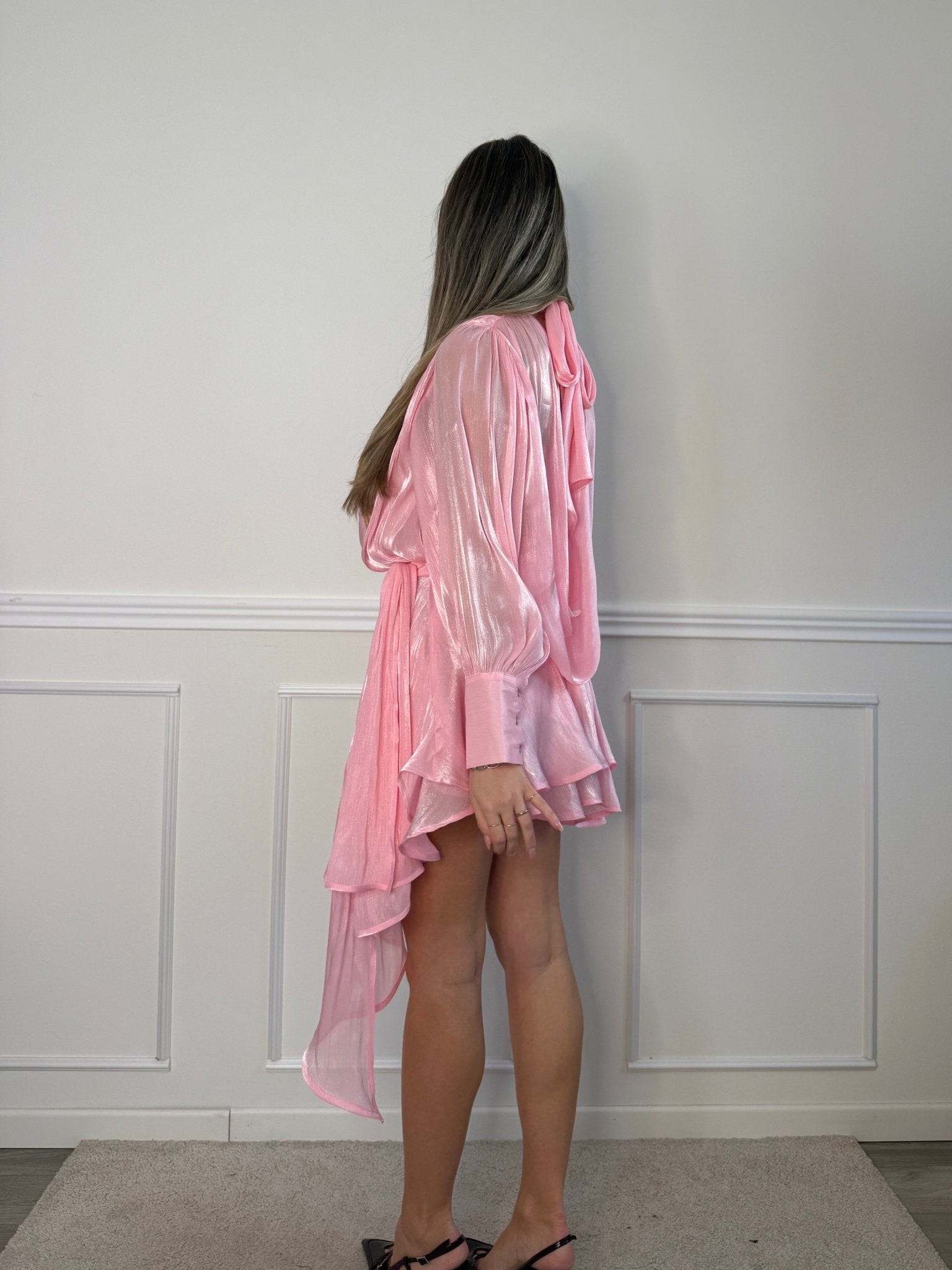 Vestitino metallizzato con fusciacca, maniche a palloncino e fascia choker - Follie by Alice