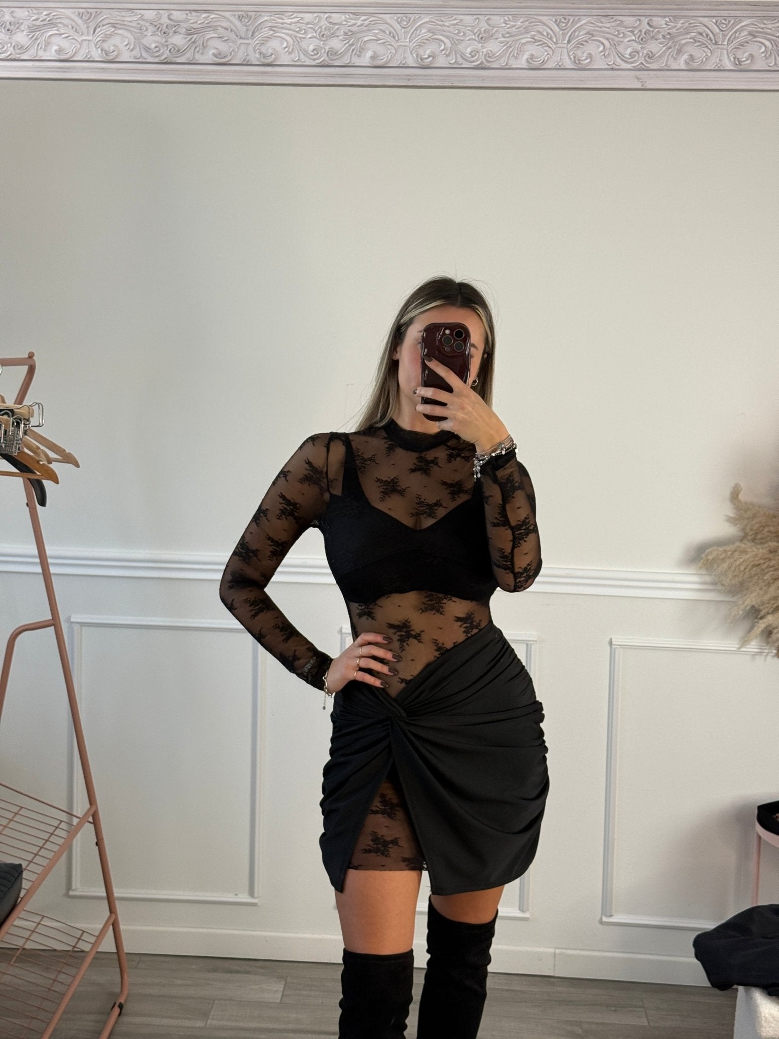 Vestitino velato con ricami in pizzo e gonna drappeggiata asimmetrica - Follie by Alice