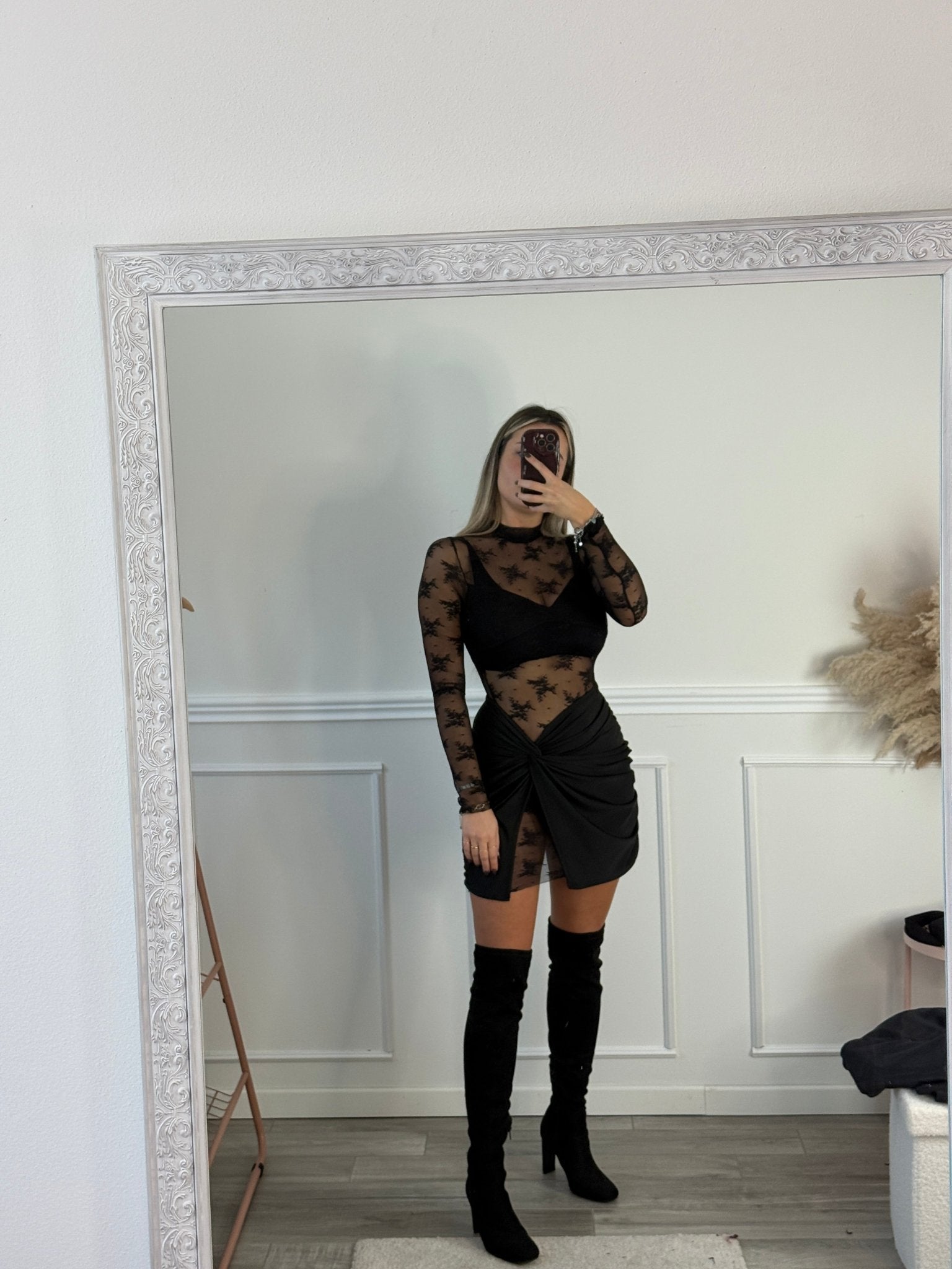 Vestitino velato con ricami in pizzo e gonna drappeggiata asimmetrica - Follie by Alice