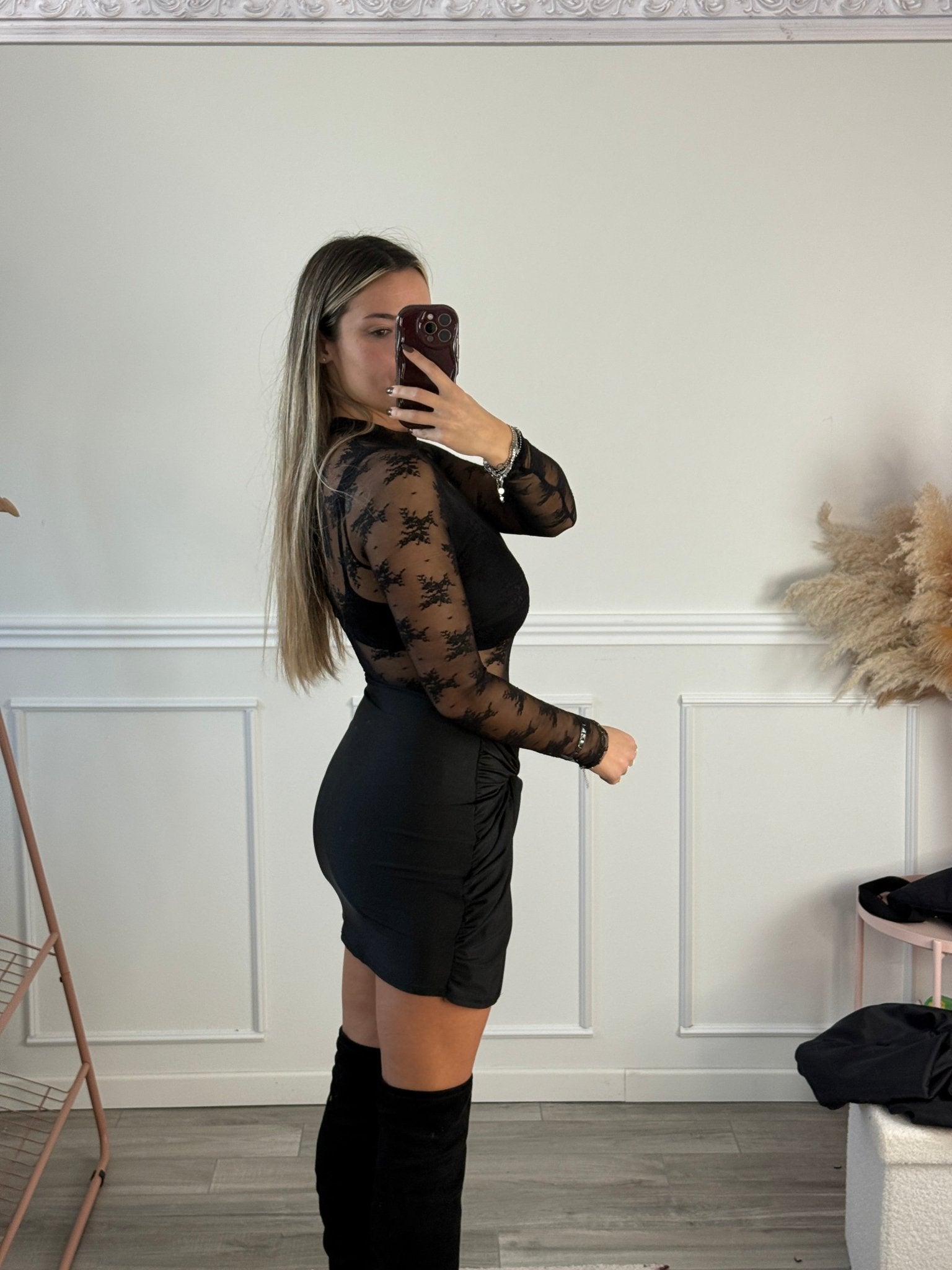 Vestitino velato con ricami in pizzo e gonna drappeggiata asimmetrica - Follie by Alice