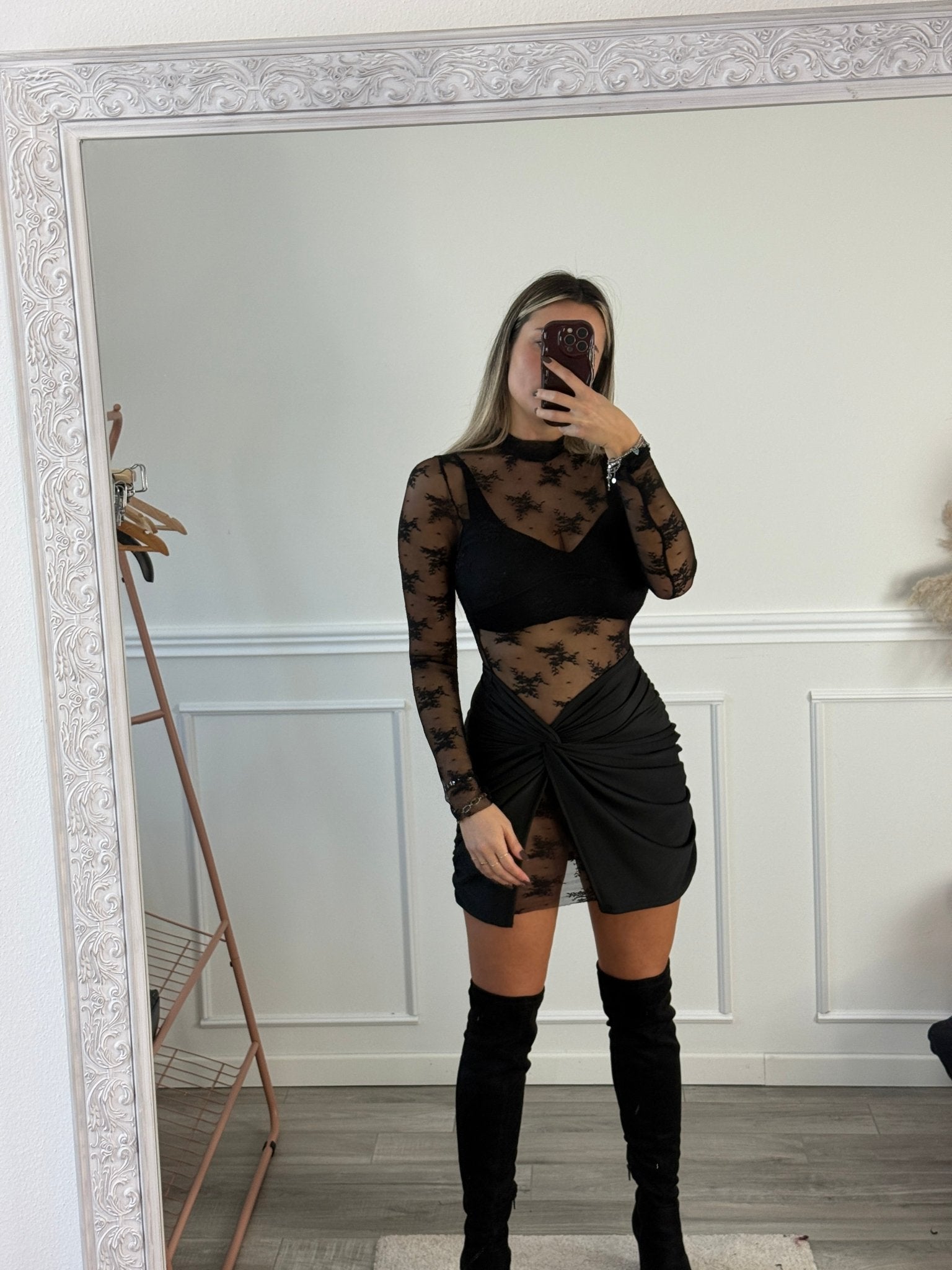 Vestitino velato con ricami in pizzo e gonna drappeggiata asimmetrica - Follie by Alice