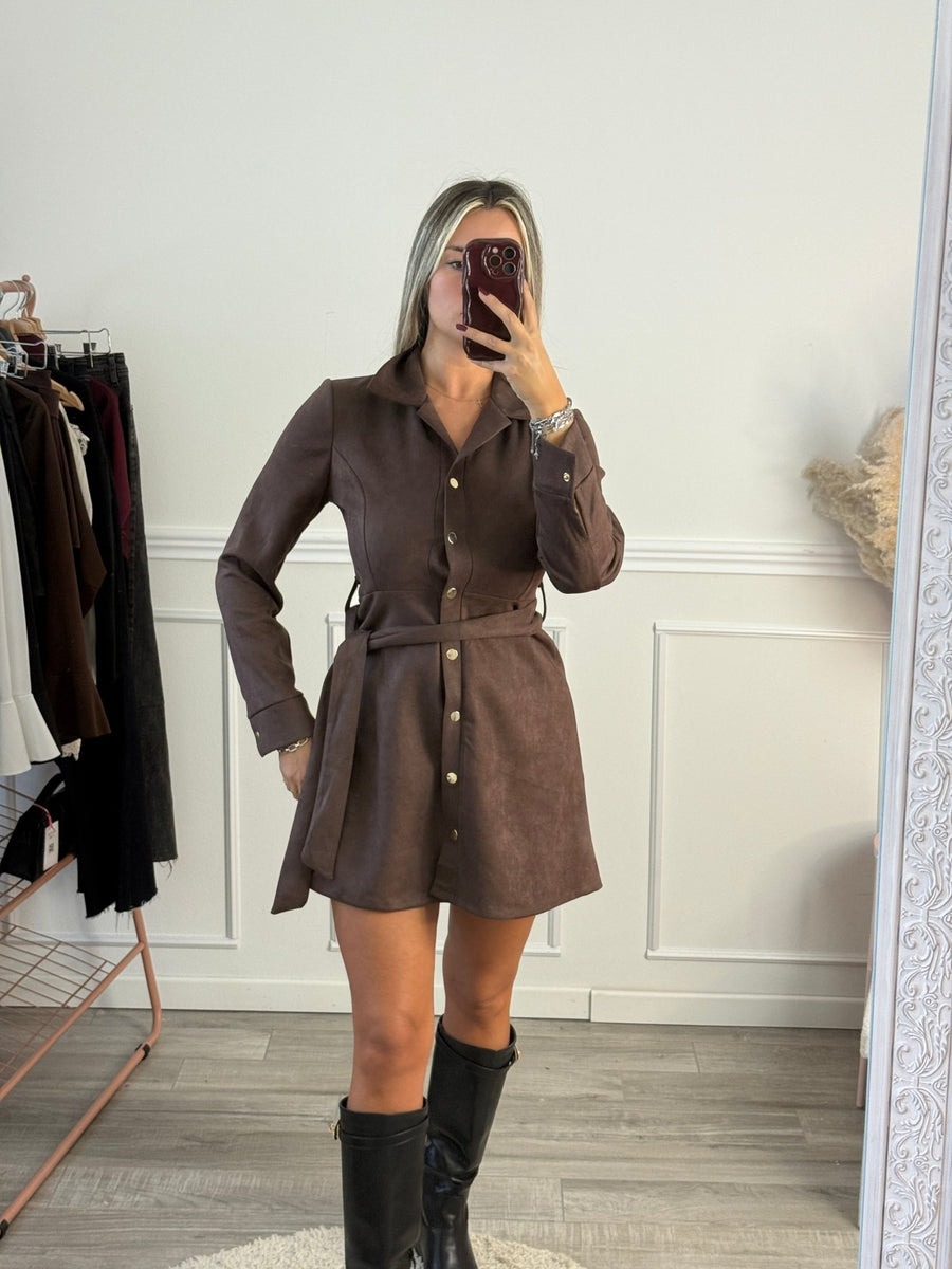 Vestito chemisier in suede con bottoni dorati e cintura