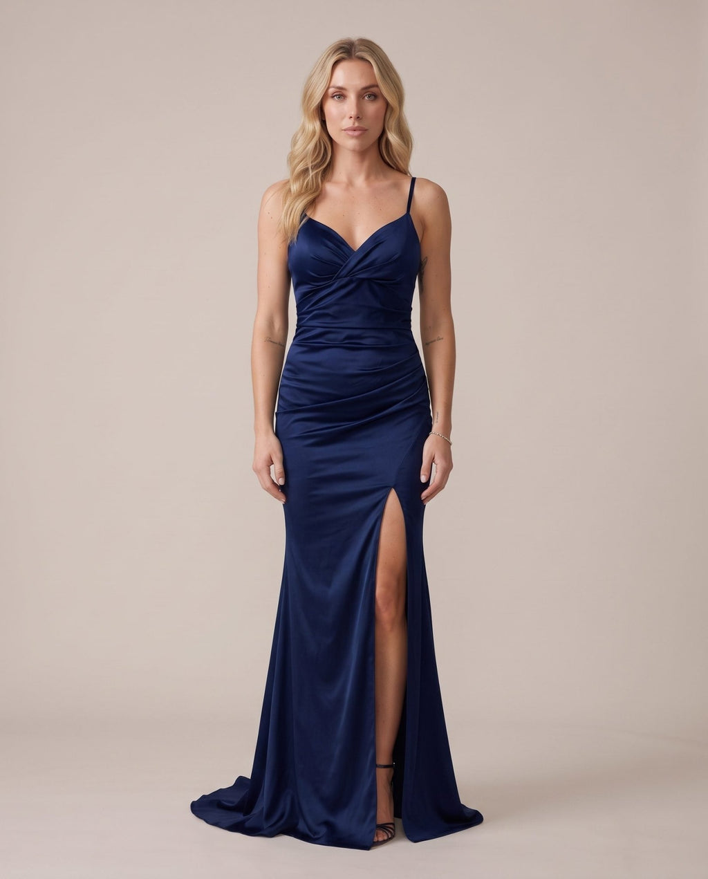 Vestito lungo a sirena in raso con strascico CARMEN - Follie by Alice