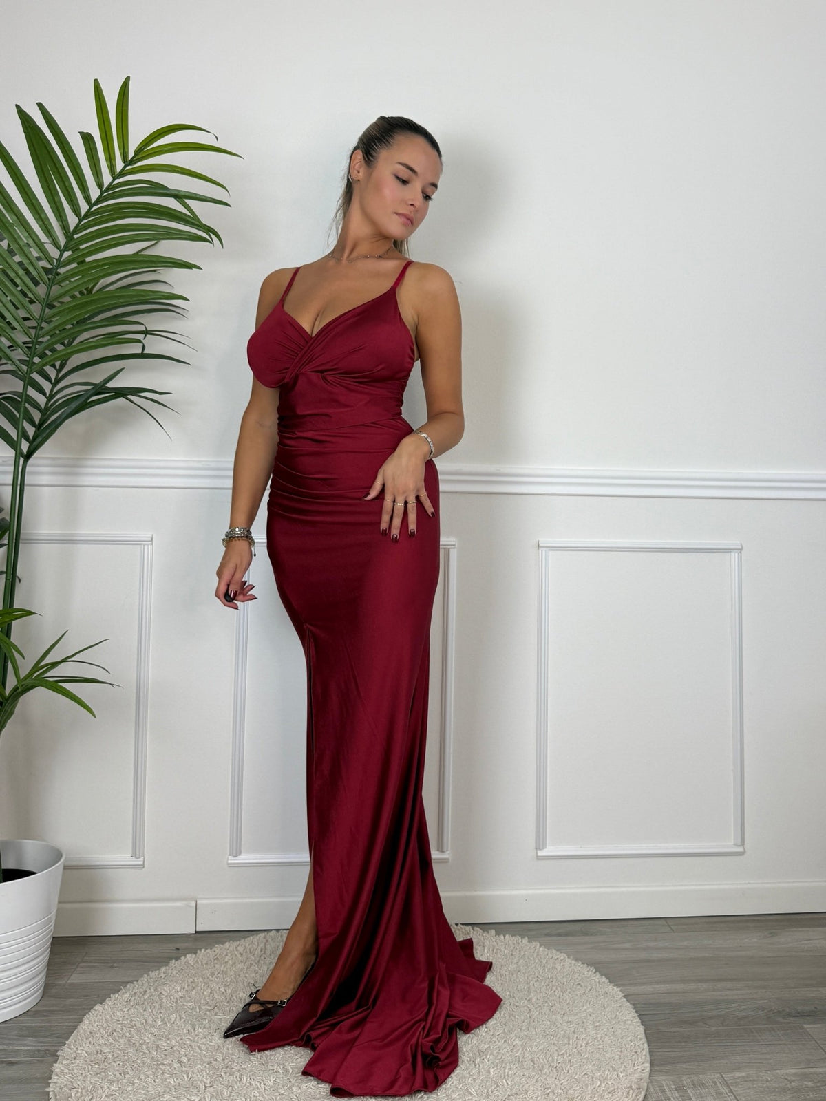 Vestito lungo a sirena in raso con strascico CARMEN - Follie by Alice