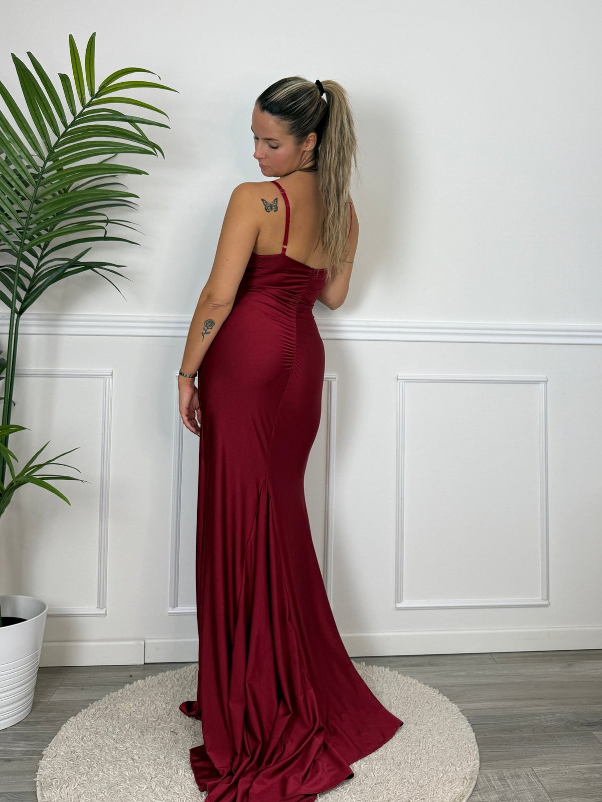 Vestito lungo a sirena in raso con strascico CARMEN - Follie by Alice