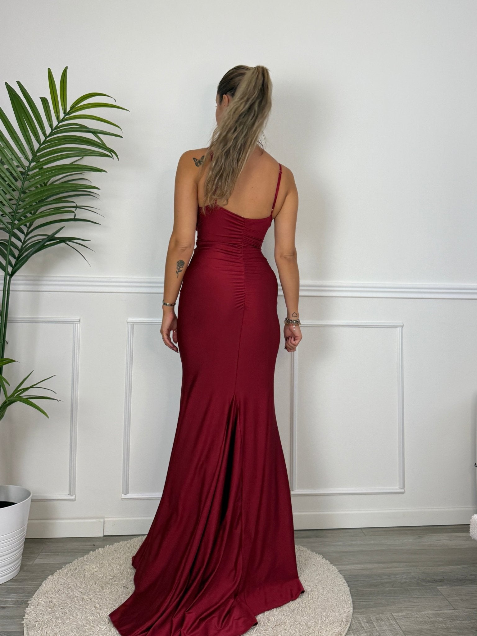 Vestito lungo a sirena in raso con strascico CARMEN - Follie by Alice Immagine secondaria del prodotto