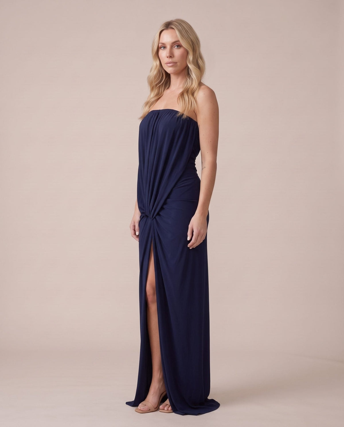 Vestito lungo con drappeggio annodato e spacco ODETTE - Follie by Alice