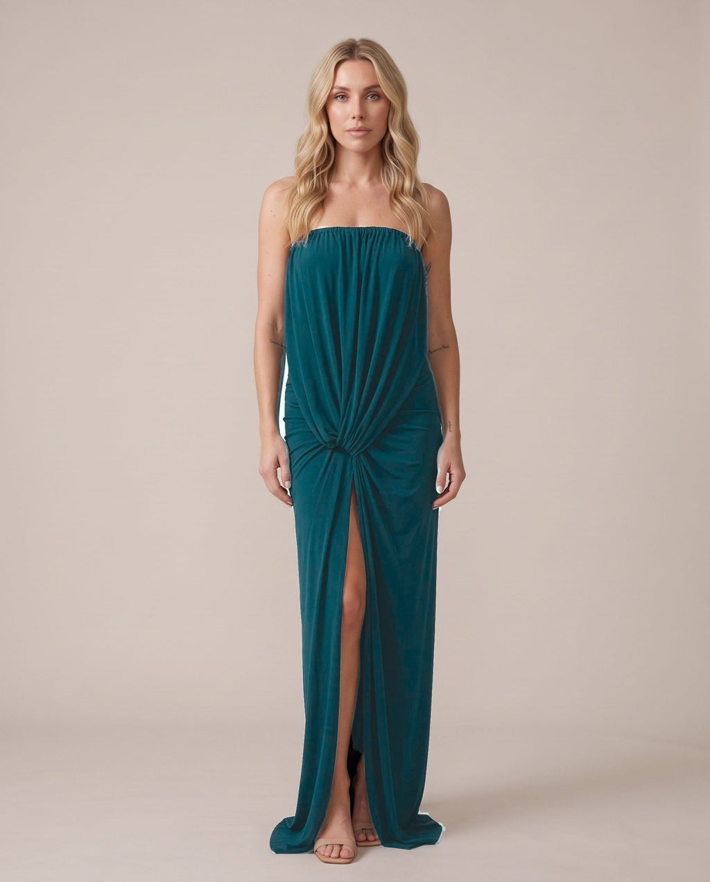 Vestito lungo con drappeggio annodato e spacco ODETTE - Follie by Alice