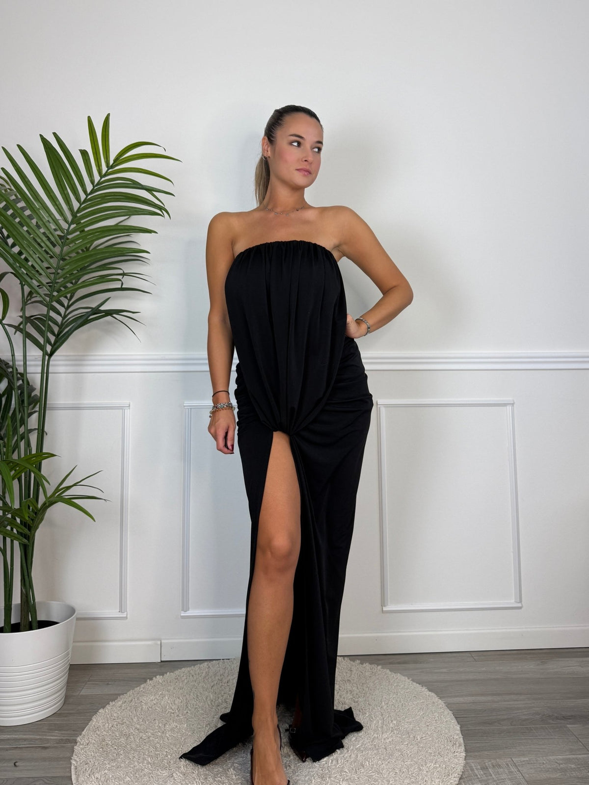 Vestito lungo con drappeggio annodato e spacco ODETTE - Follie by Alice