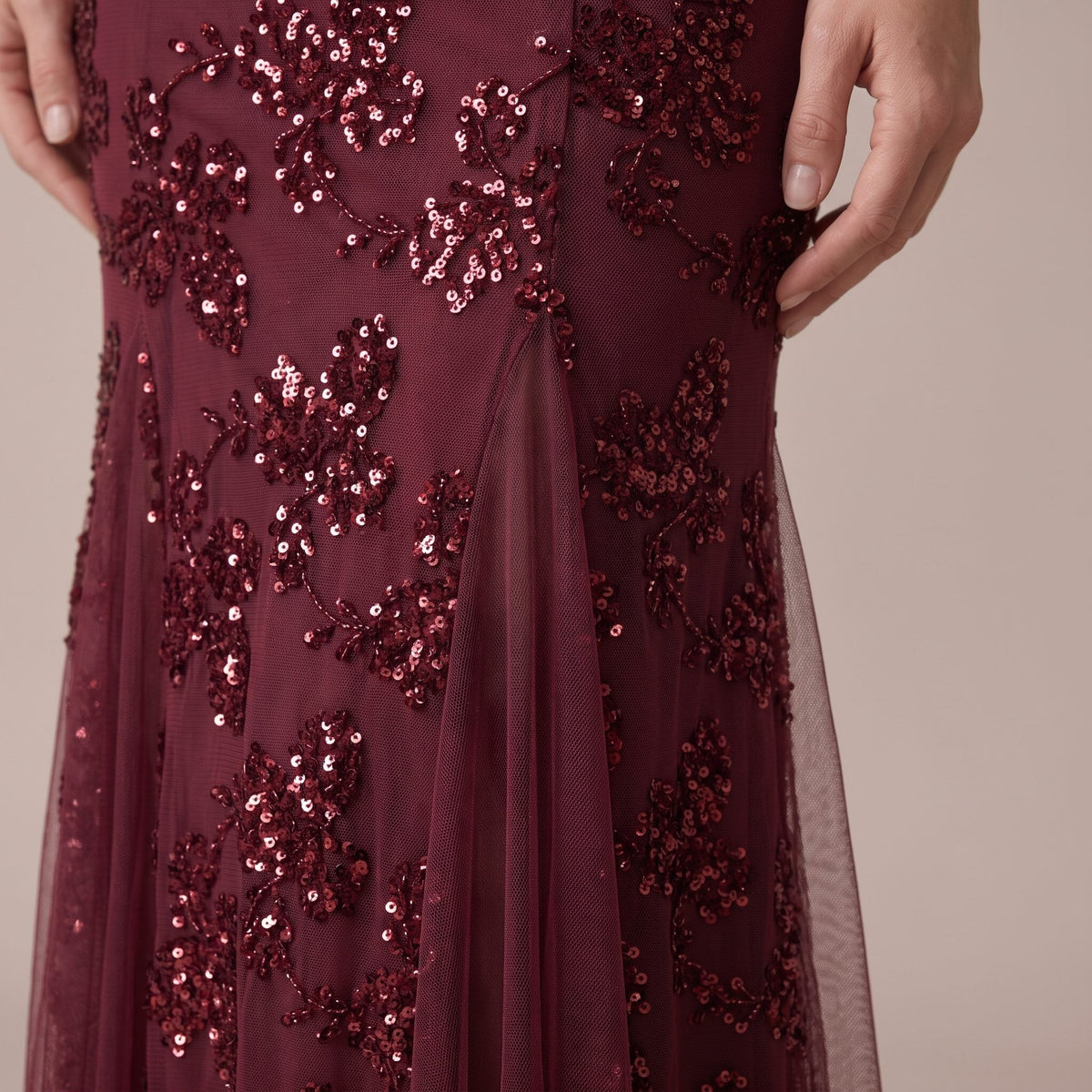 Vestito lungo con paillettes e inserti in tulle ASTRA - Follie by Alice