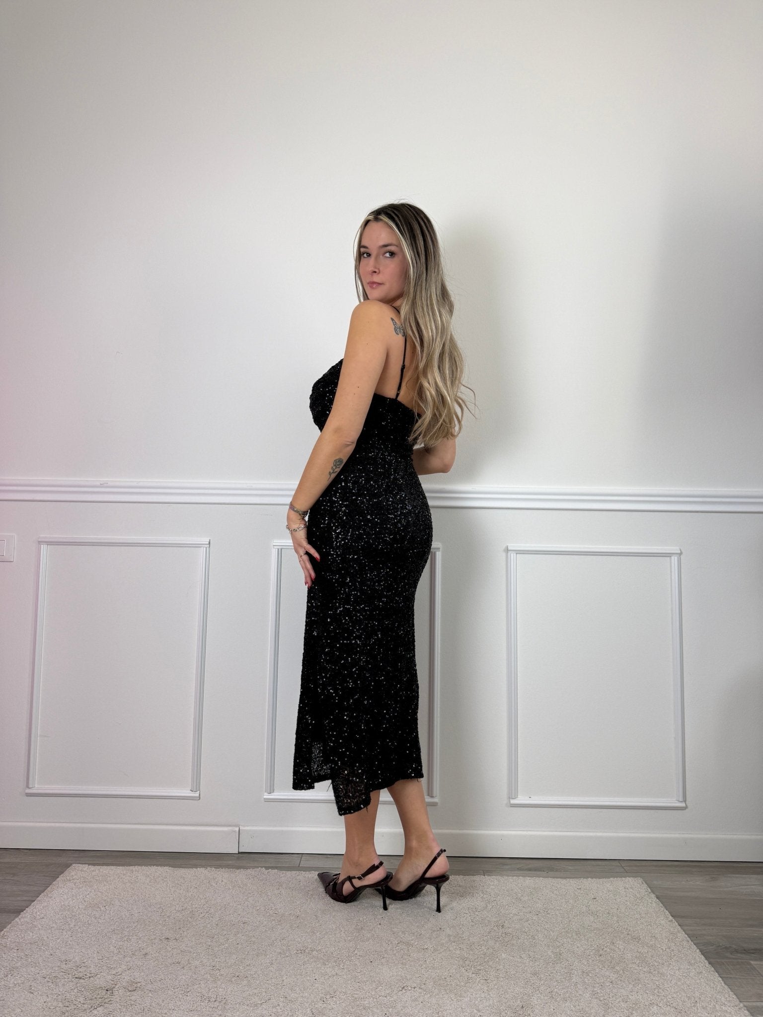 Vestito lungo con paillettes e scollo a cappuccio - Follie by Alice