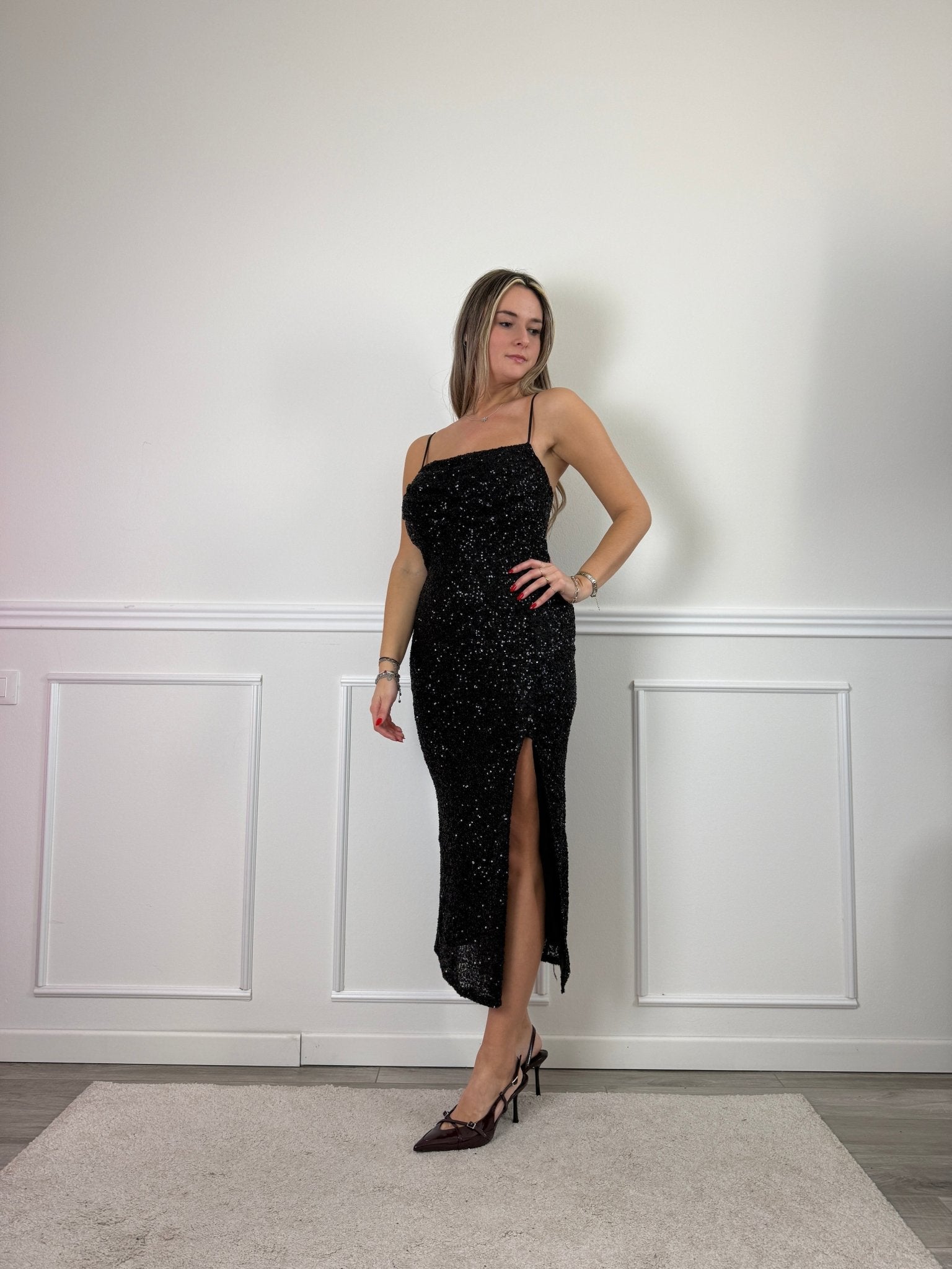 Vestito lungo con paillettes e scollo a cappuccio - Follie by Alice