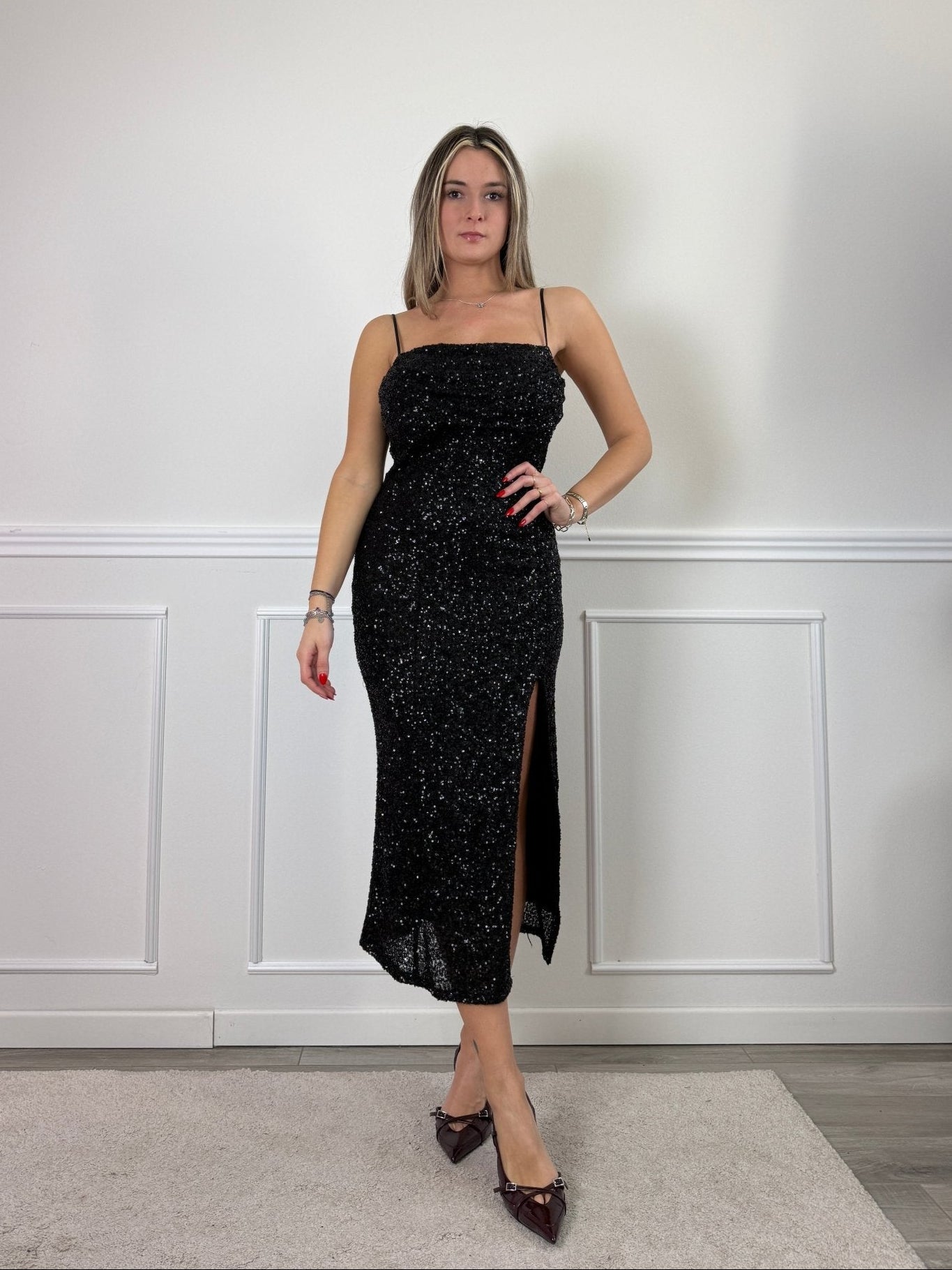 Vestito lungo con paillettes e scollo a cappuccio - Follie by Alice