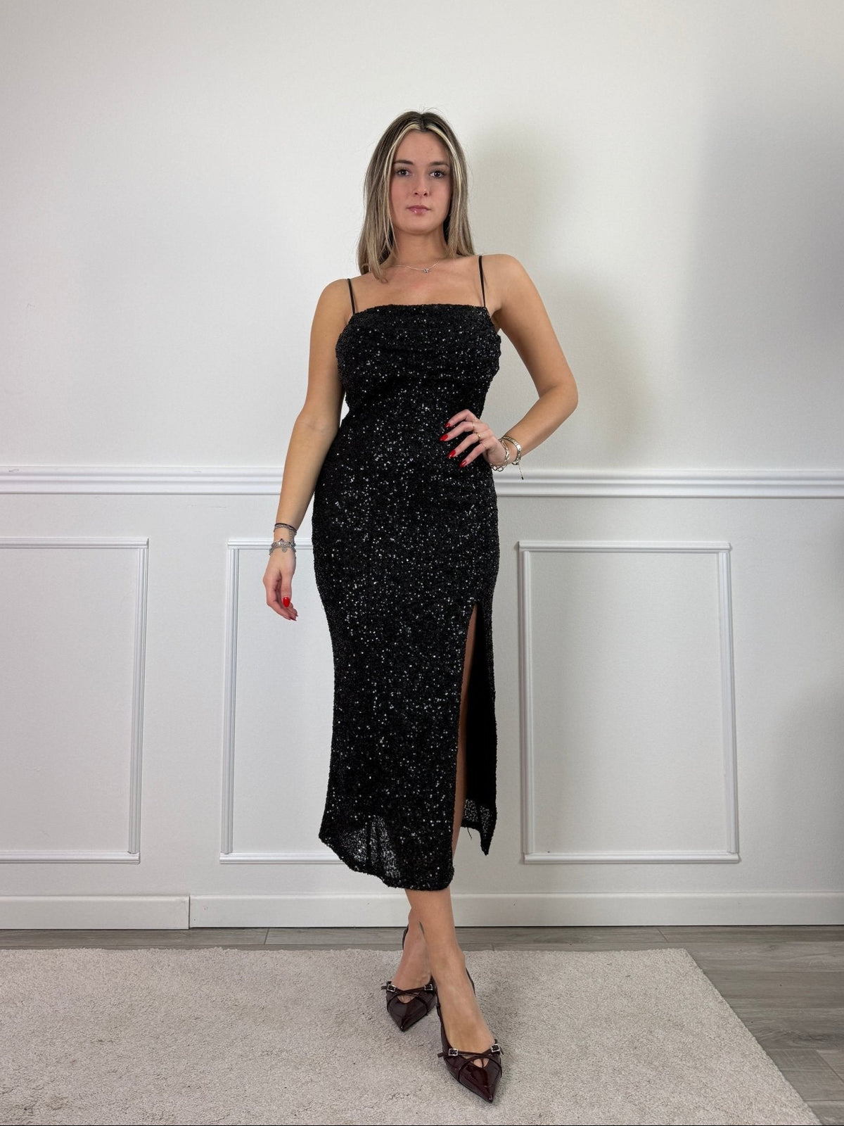 Vestito lungo con paillettes e scollo a cappuccio - Follie by Alice