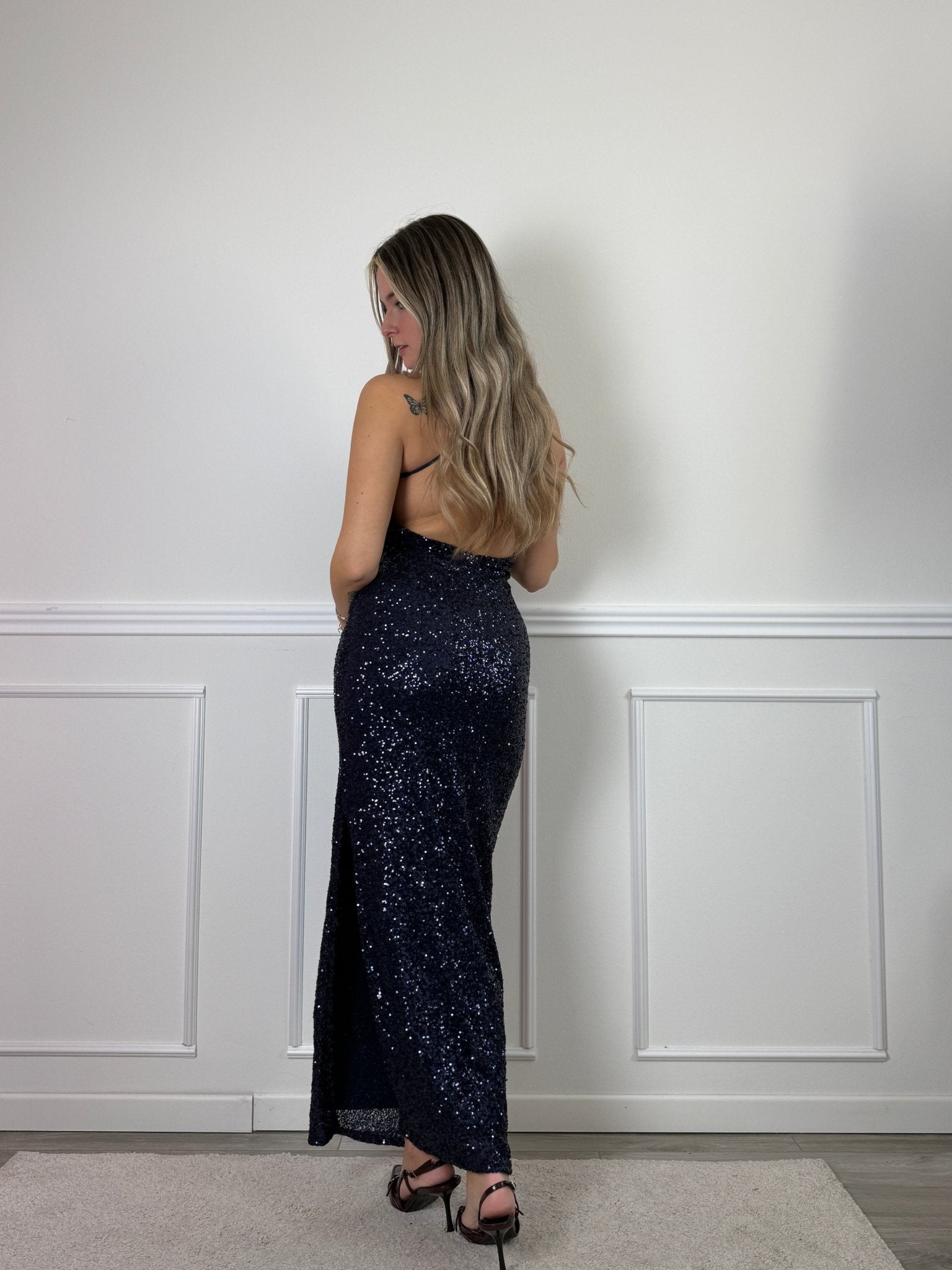 Vestito lungo con paillettes, schiena scoperta e scollo a V - Follie by Alice