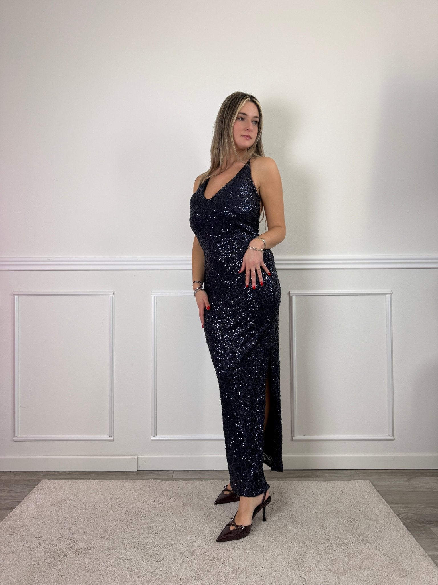 Vestito lungo con paillettes, schiena scoperta e scollo a V - Follie by Alice