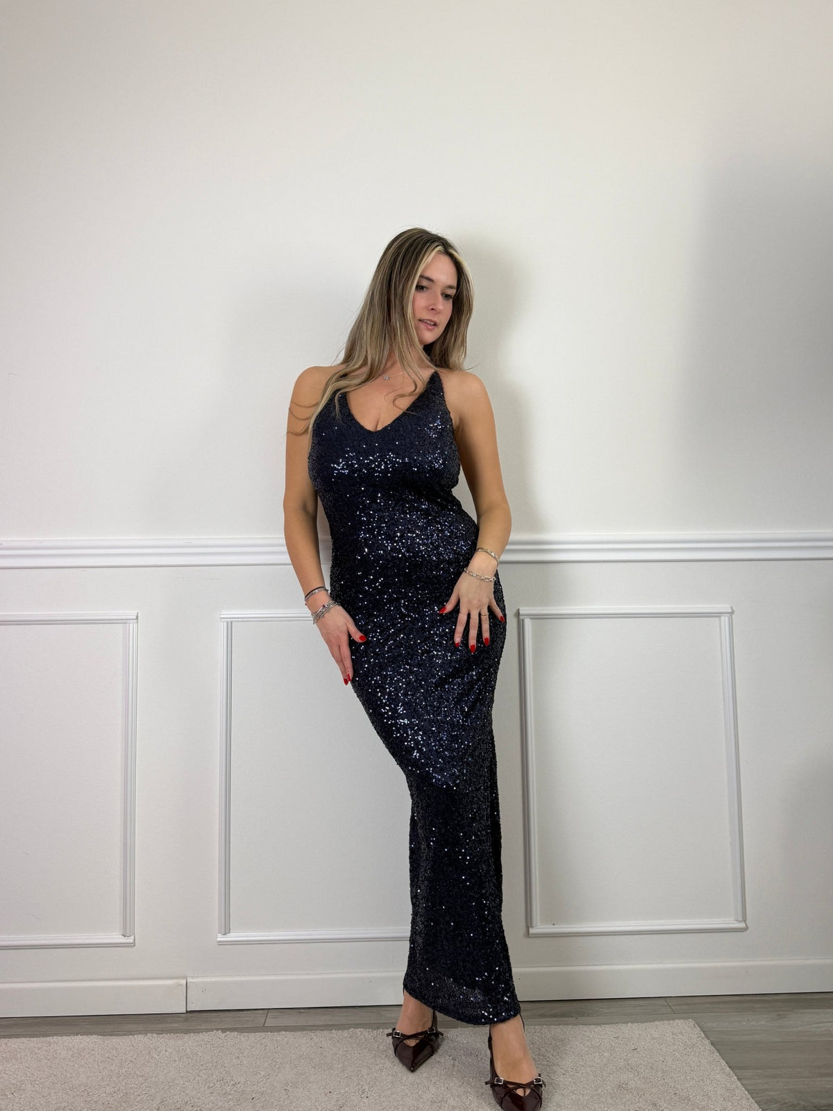 Vestito lungo con paillettes, schiena scoperta e scollo a V - Follie by Alice