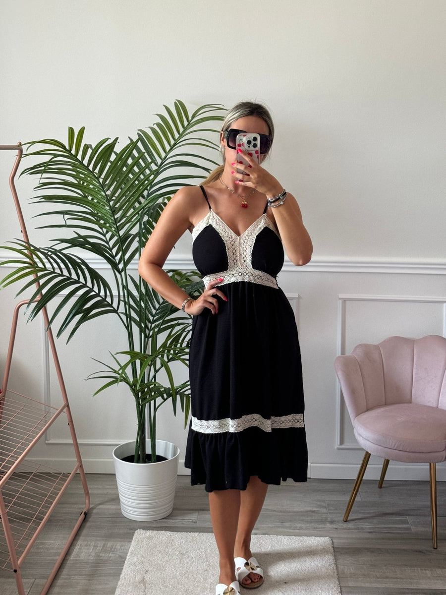 Vestito lungo con ricami all'uncinetto – alternate