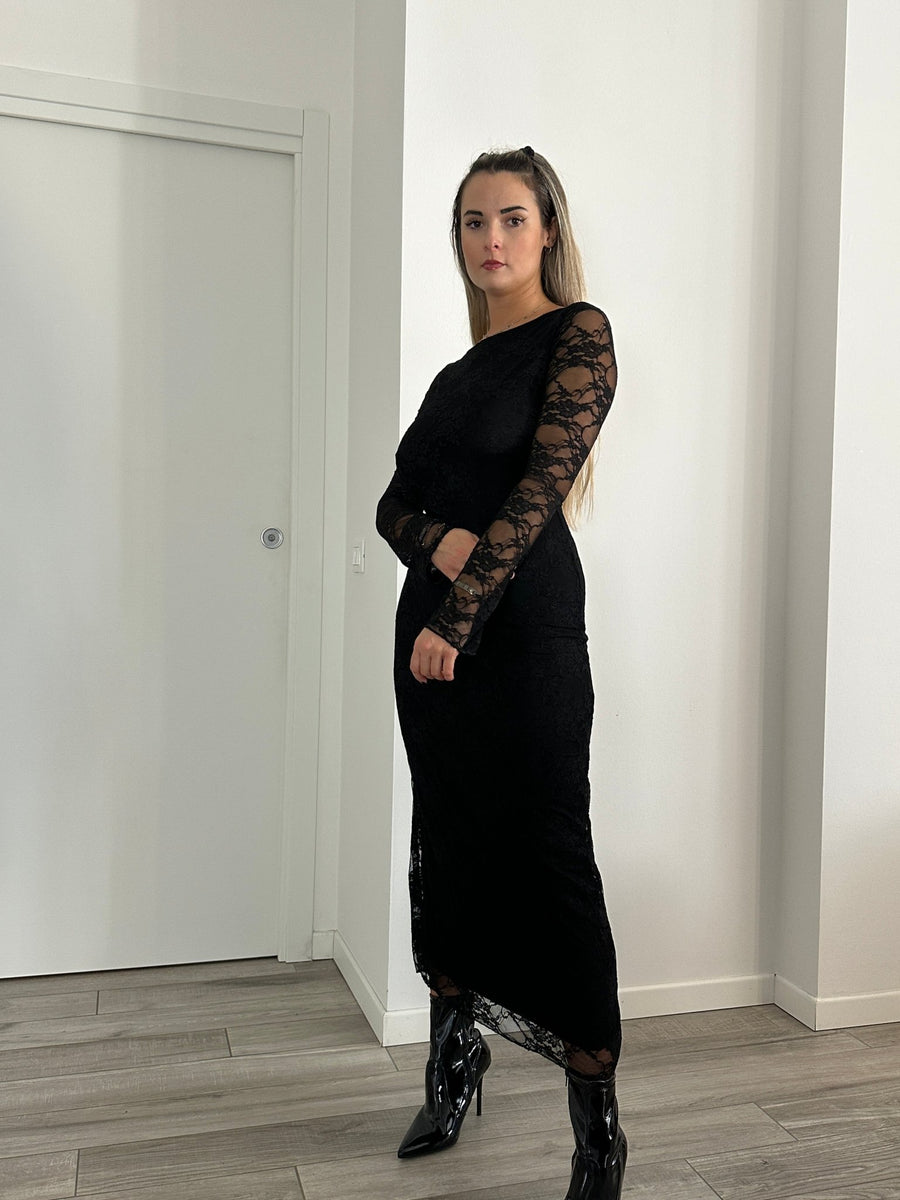 Vestito lungo con schiena scoperta e ricami in pizzo