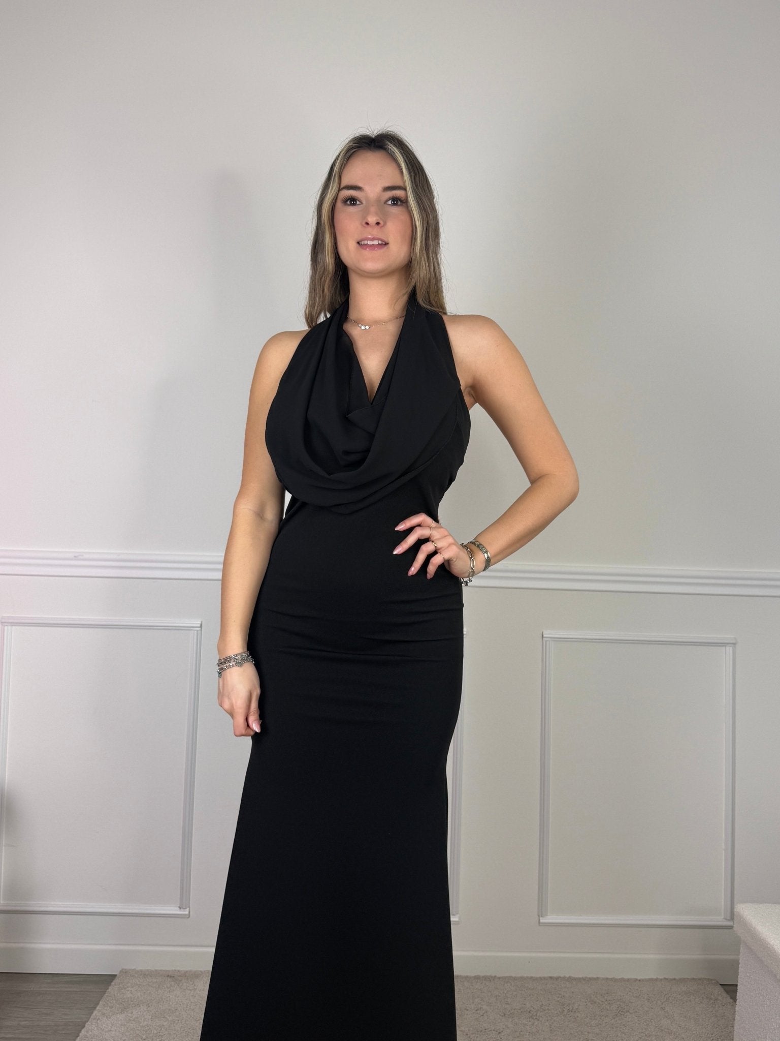 Vestito lungo con scollo a cappuccio Hannah - Follie by Alice