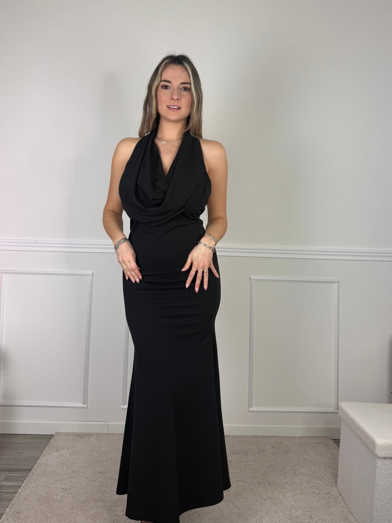 Vestito lungo con scollo a cappuccio Hannah - Follie by Alice