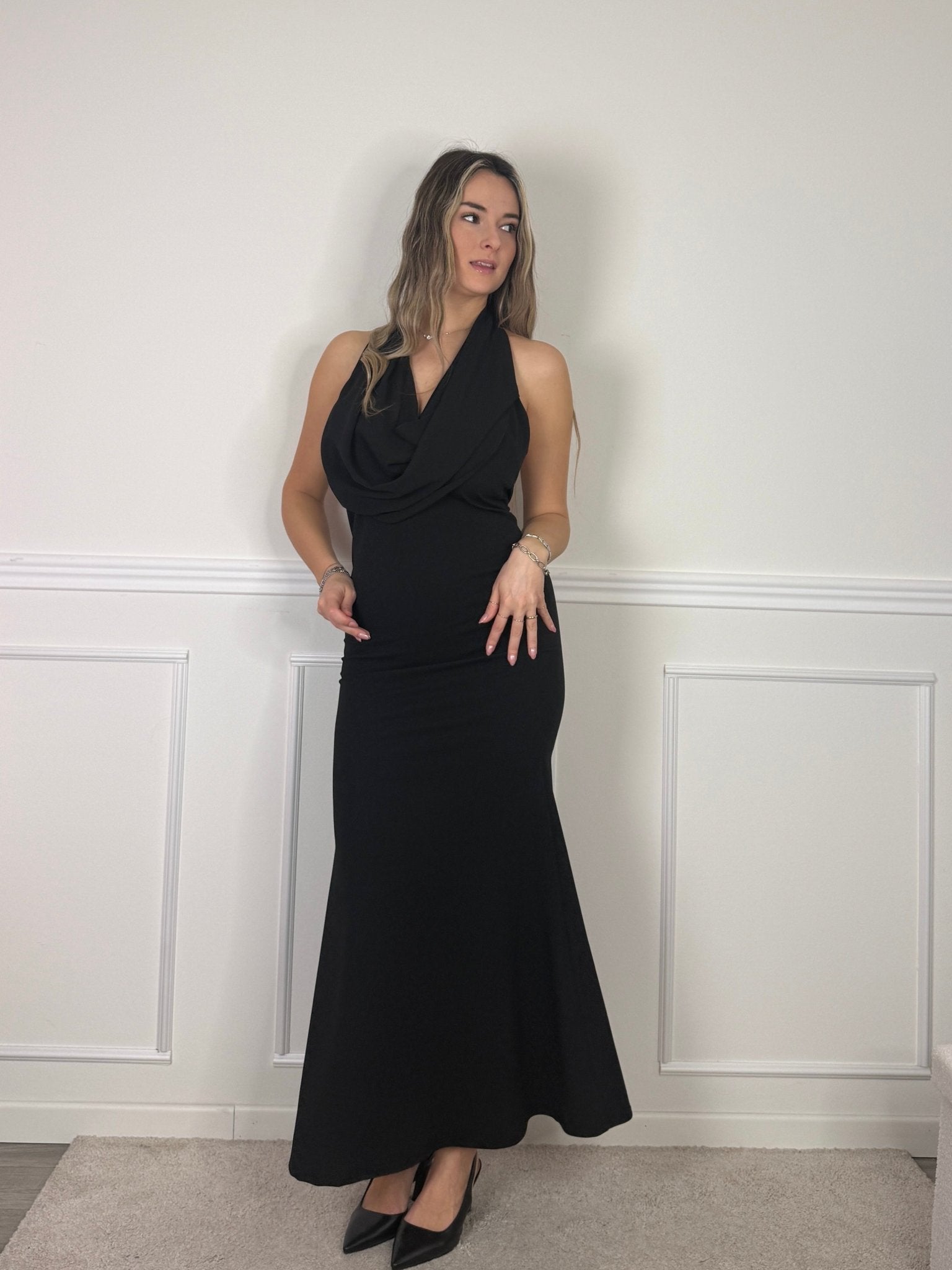 Vestito lungo con scollo a cappuccio Hannah - Follie by Alice