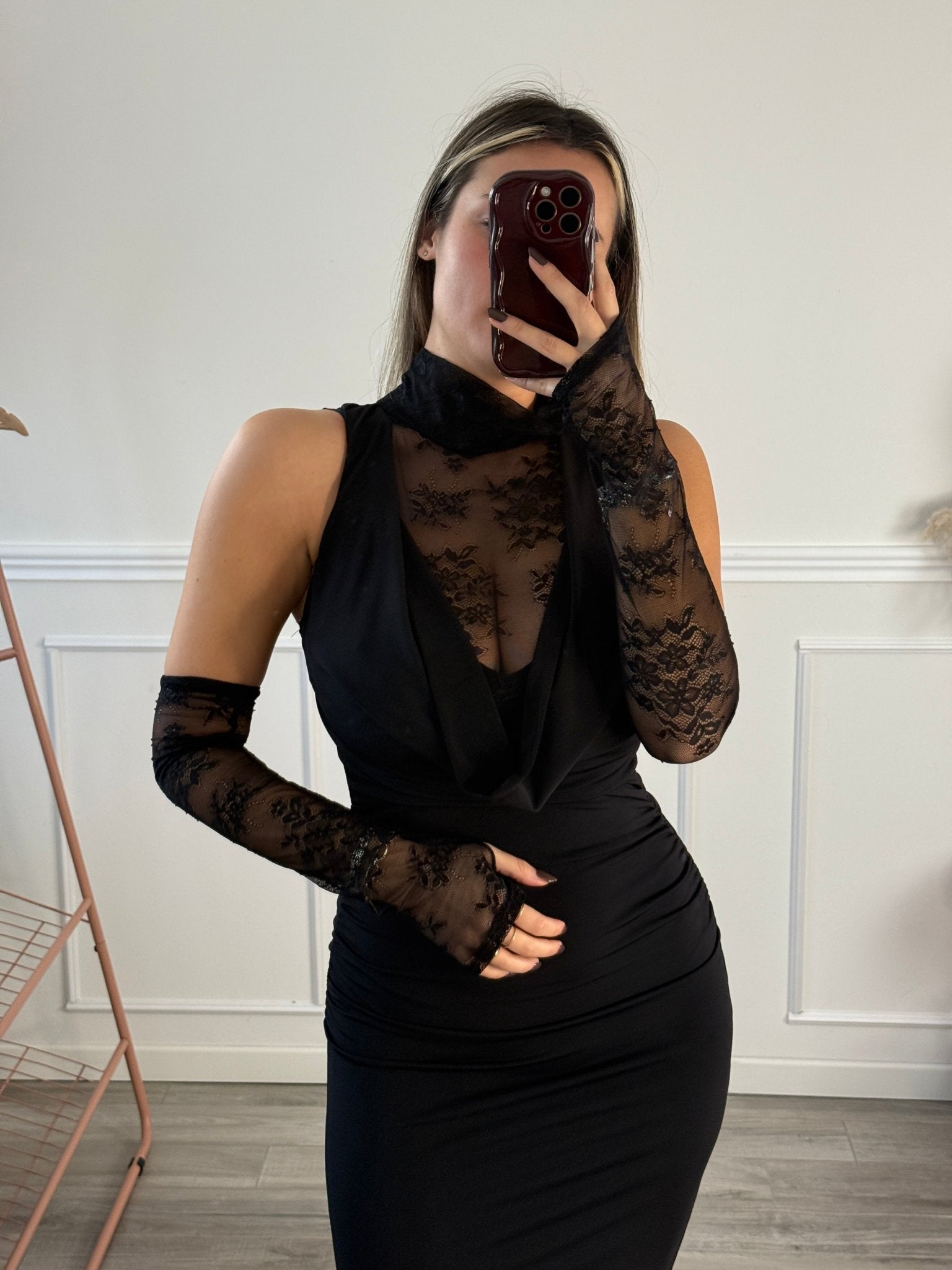 Vestito lungo con scollo drappeggiato, corpetto in pizzo e manicotti - Follie by Alice