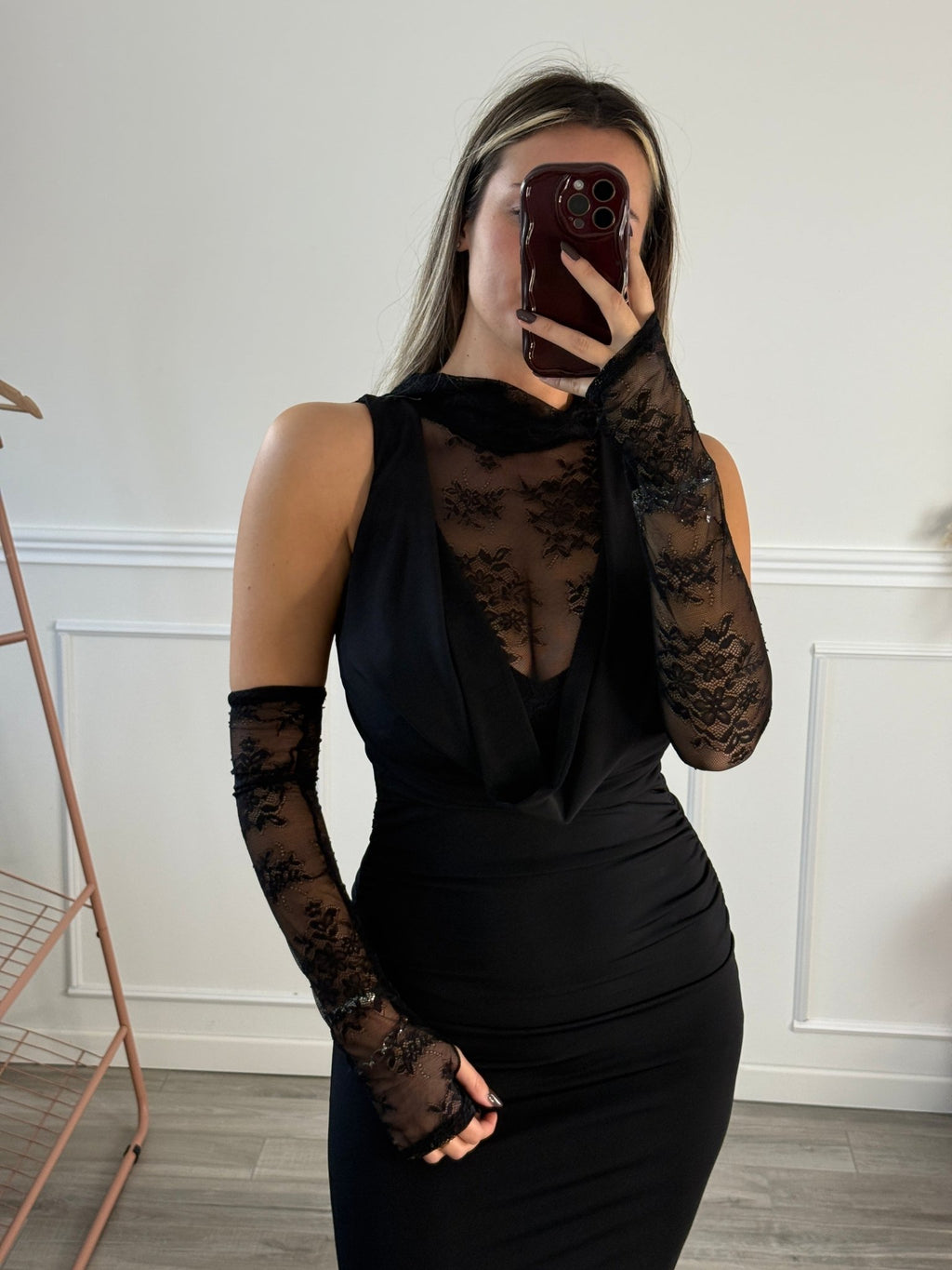 Vestito lungo con scollo drappeggiato, corpetto in pizzo e manicotti - Follie by Alice