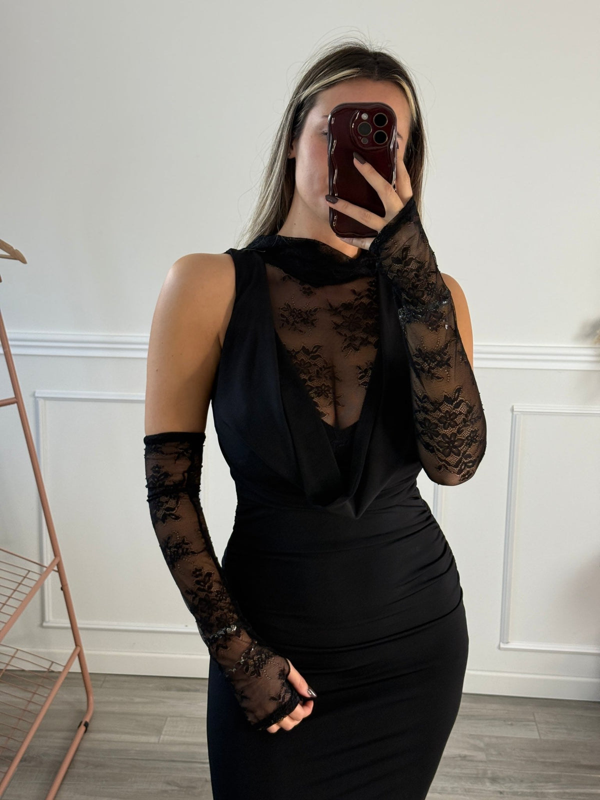 Vestito lungo con scollo drappeggiato, corpetto in pizzo e manicotti - Follie by Alice