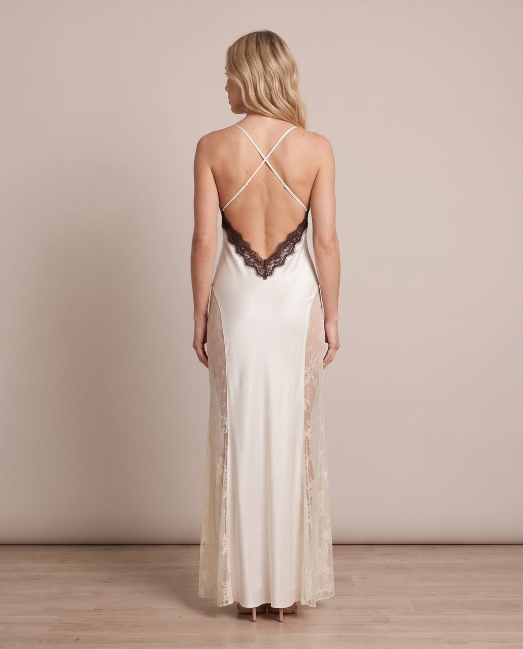 Vestito lungo con scollo e fianchi in pizzo OFELIA - Follie by Alice