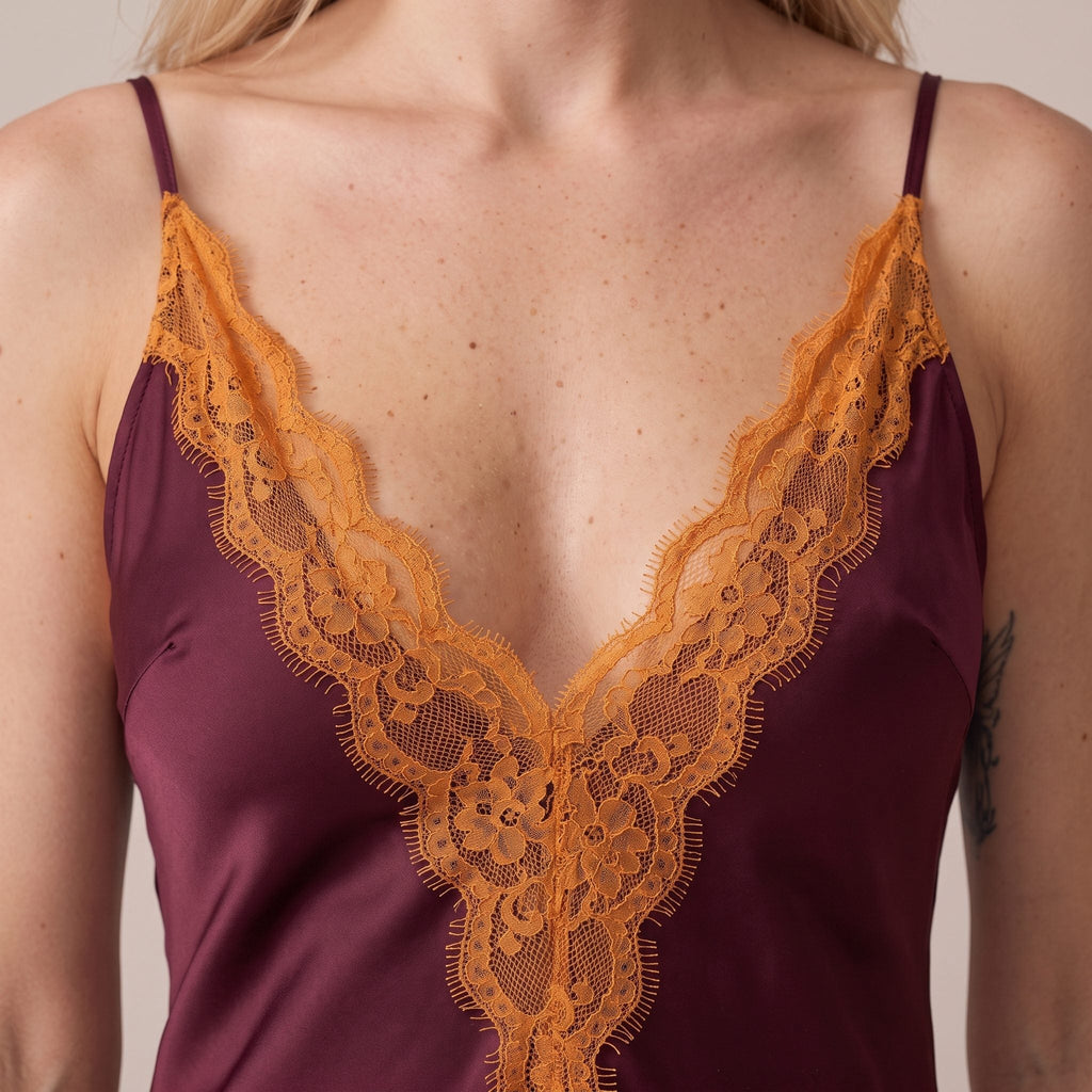Vestito lungo con scollo e fianchi in pizzo OFELIA - Follie by Alice