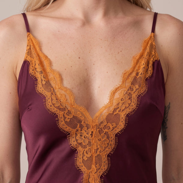 Vestito lungo con scollo e fianchi in pizzo OFELIA - Follie by Alice
