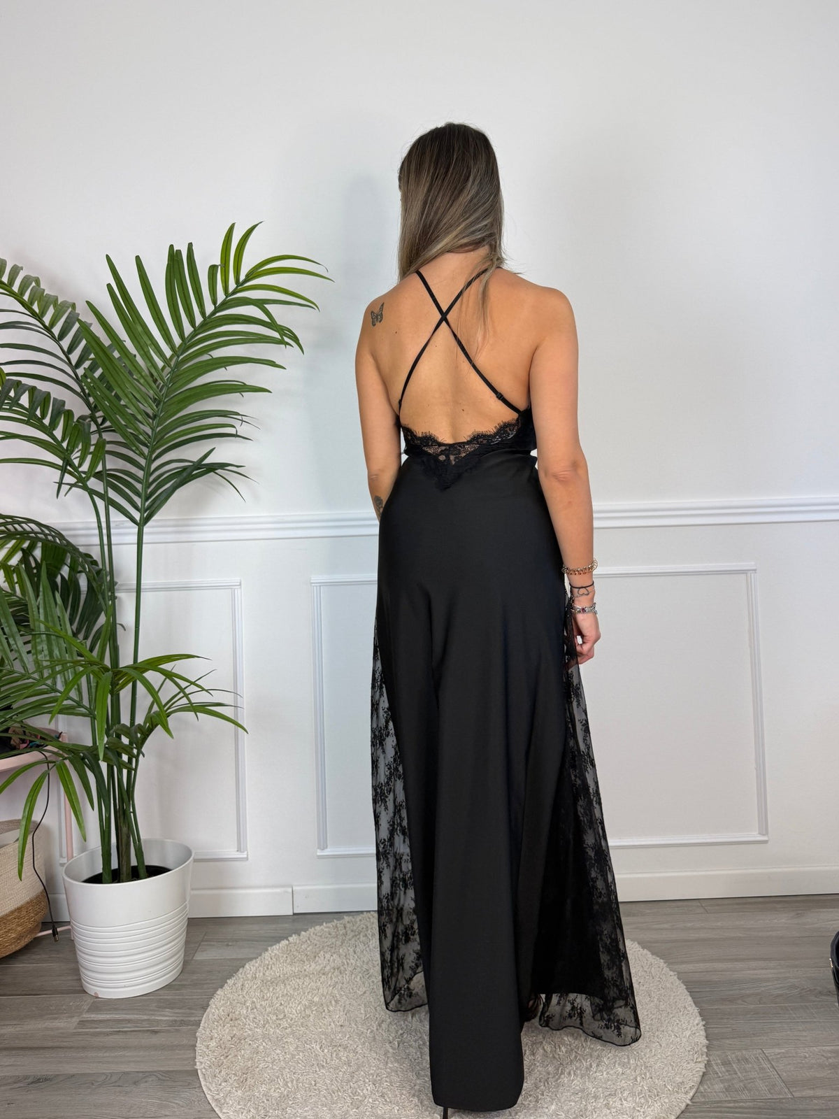 Vestito lungo con scollo e fianchi in pizzo OFELIA - Follie by Alice