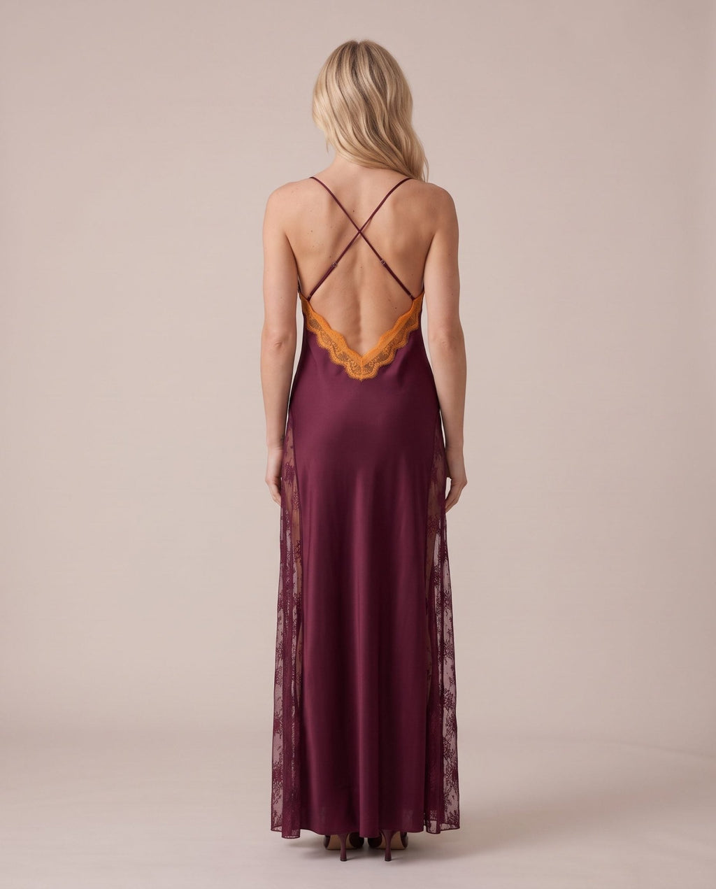 Vestito lungo con scollo e fianchi in pizzo OFELIA - Follie by Alice