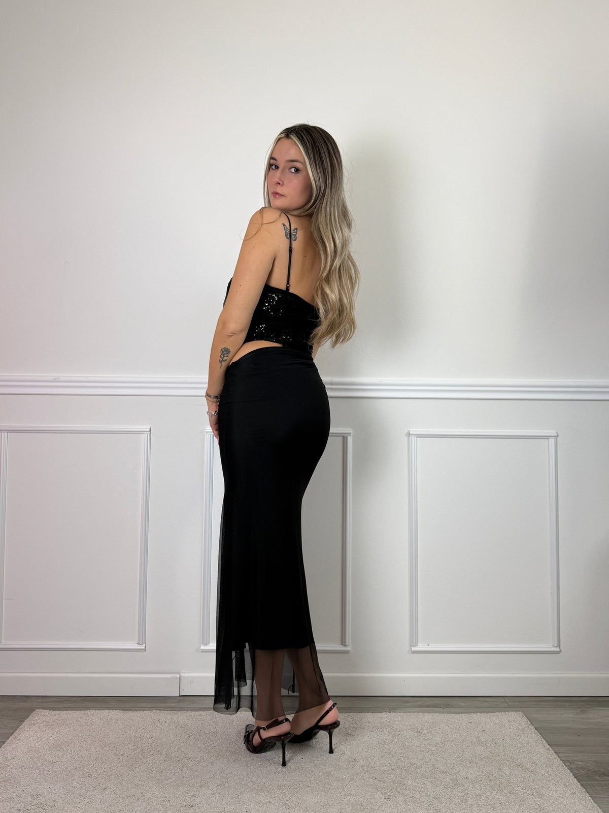 Vestito lungo cut - out con body con paillettes e gonna in tulle - Follie by Alice