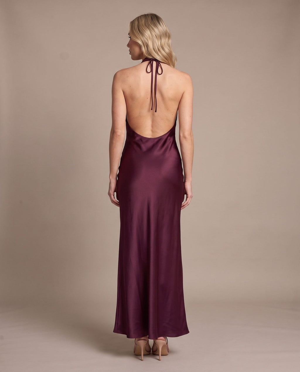 Vestito lungo halter in raso con schiena scoperta AZURE - Follie by Alice