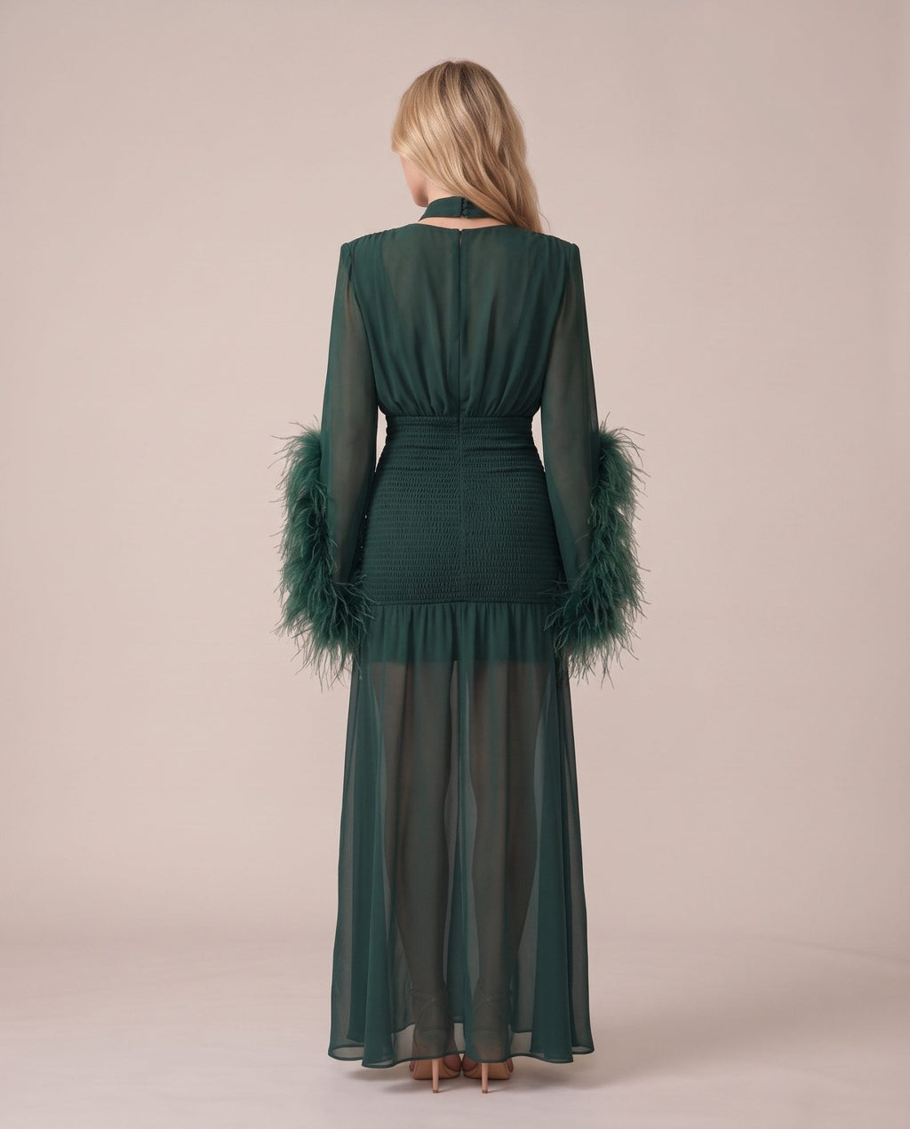 Vestito lungo in chiffon bordato di piume ODILE - Follie by Alice