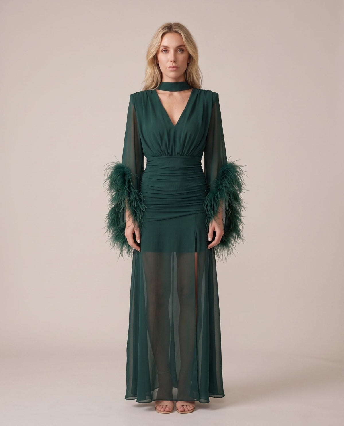 Vestito lungo in chiffon bordato di piume ODILE - Follie by Alice
