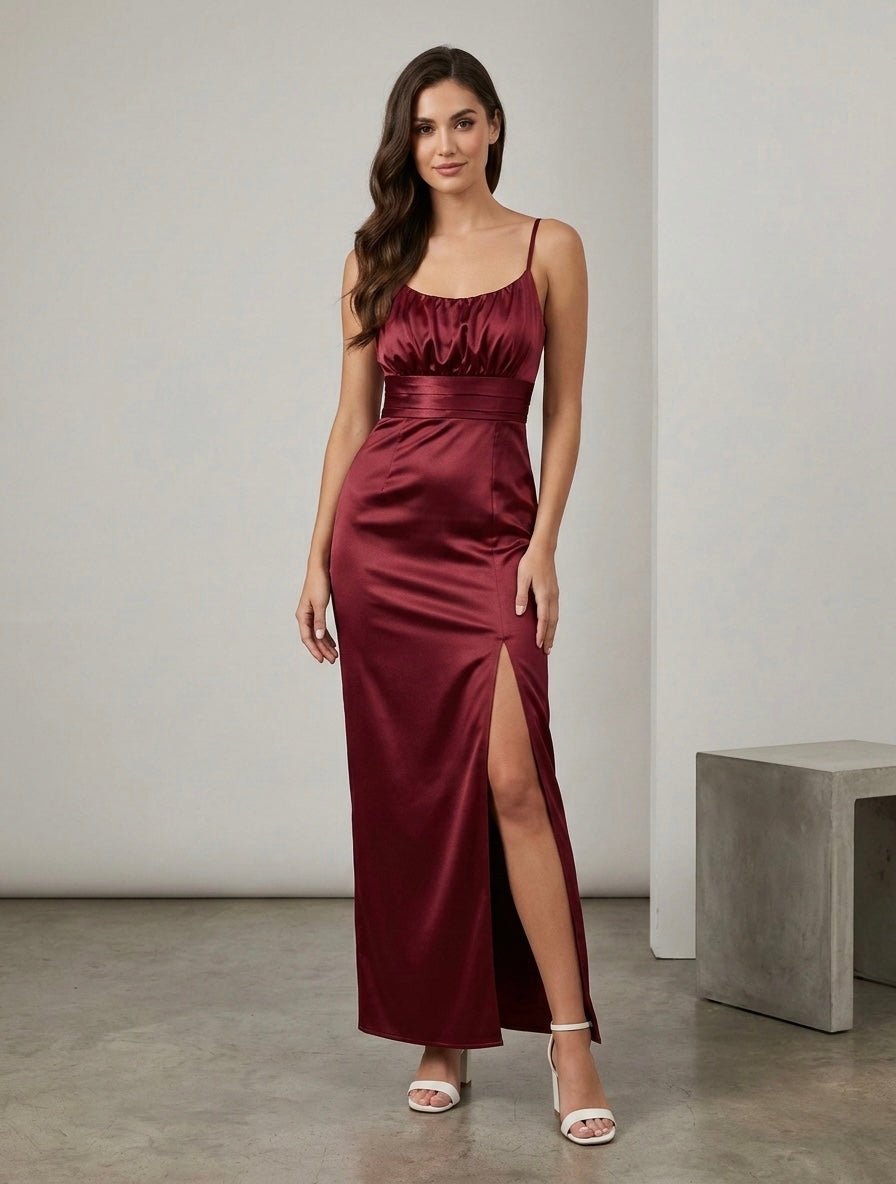 Vestito lungo in raso con corpetto drappeggiato e spacco