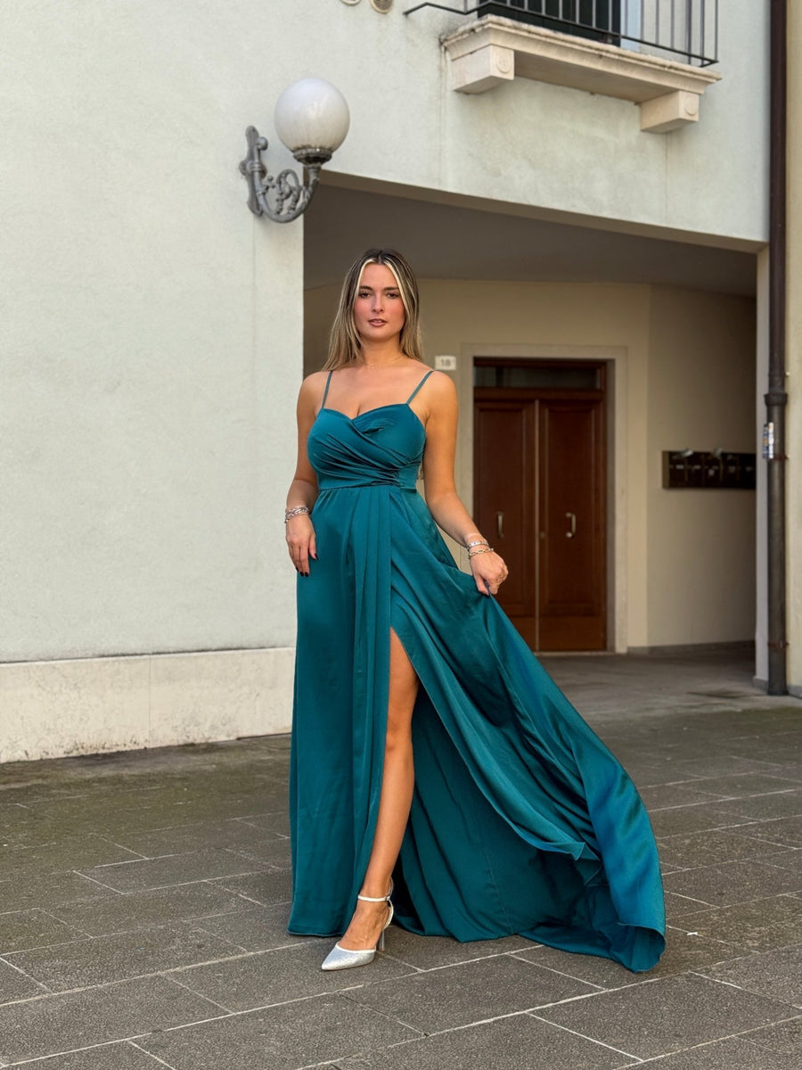 Vestito lungo in raso con corpetto drappeggiato effetto sweetheart e spacco profondo